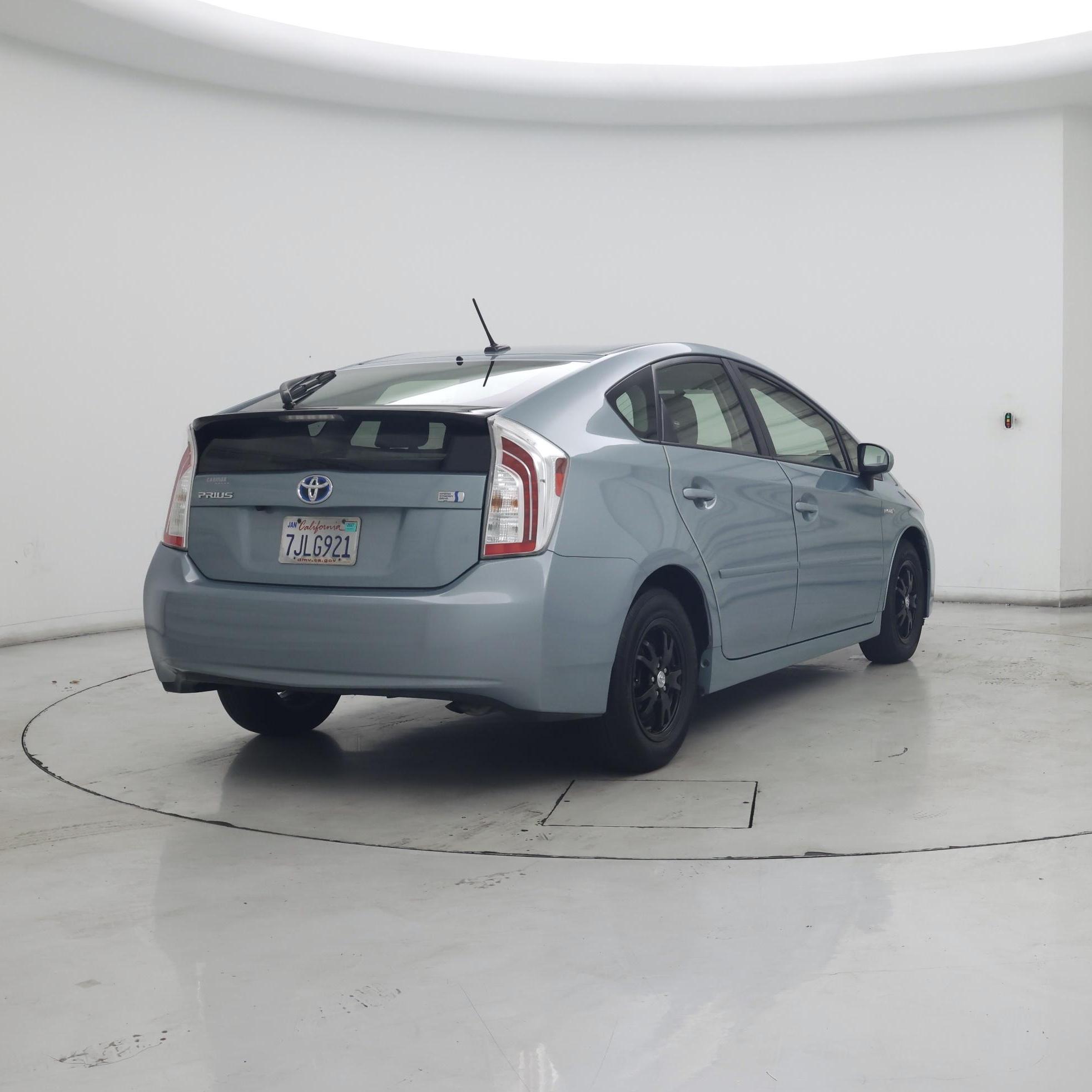 Thumbnail: 2015 Toyota Prius - 8