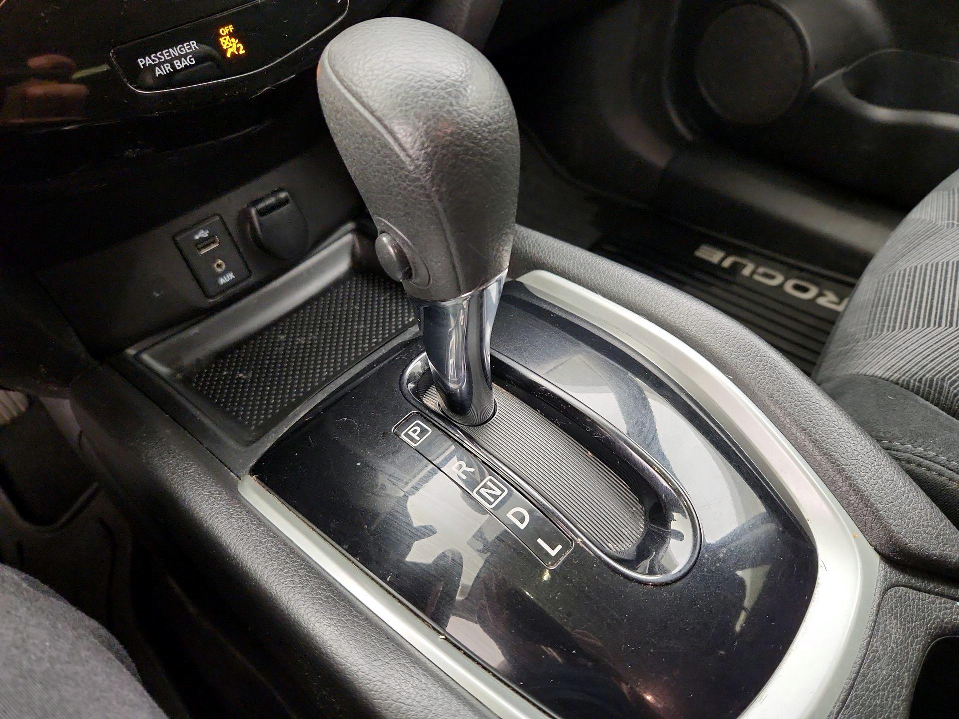 Thumbnail: 2015 Nissan Rogue - 17