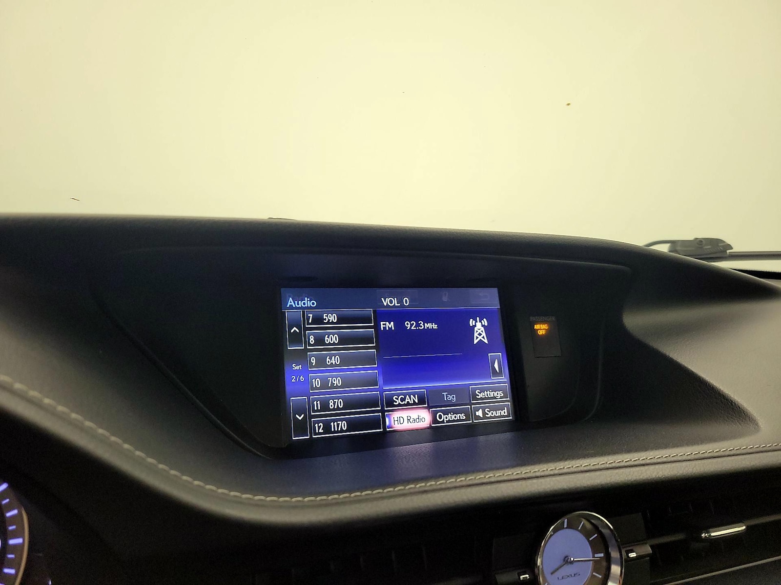 2016 Lexus ES 350 - Photo 16
