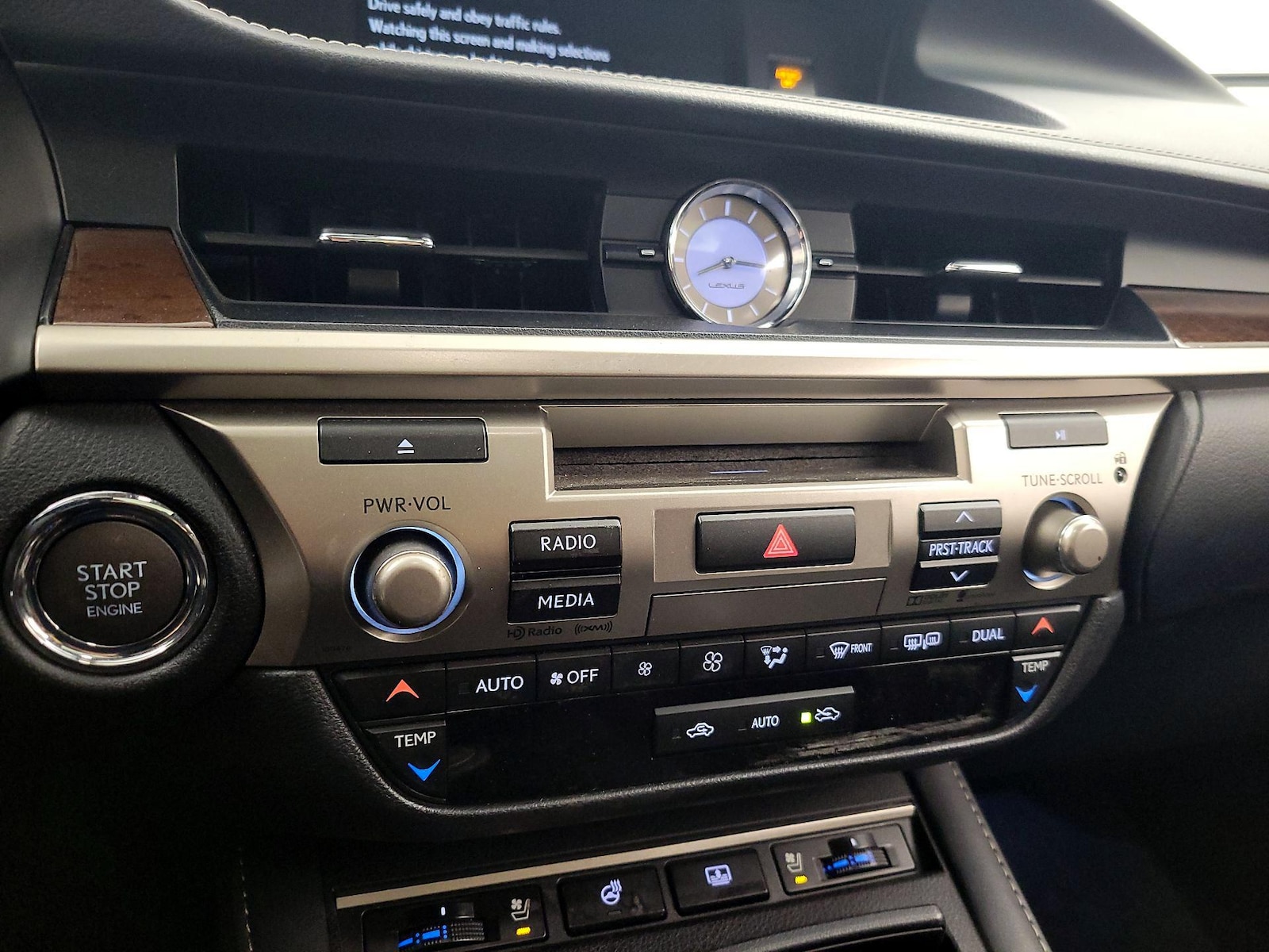 2016 Lexus ES 350 - Photo 17