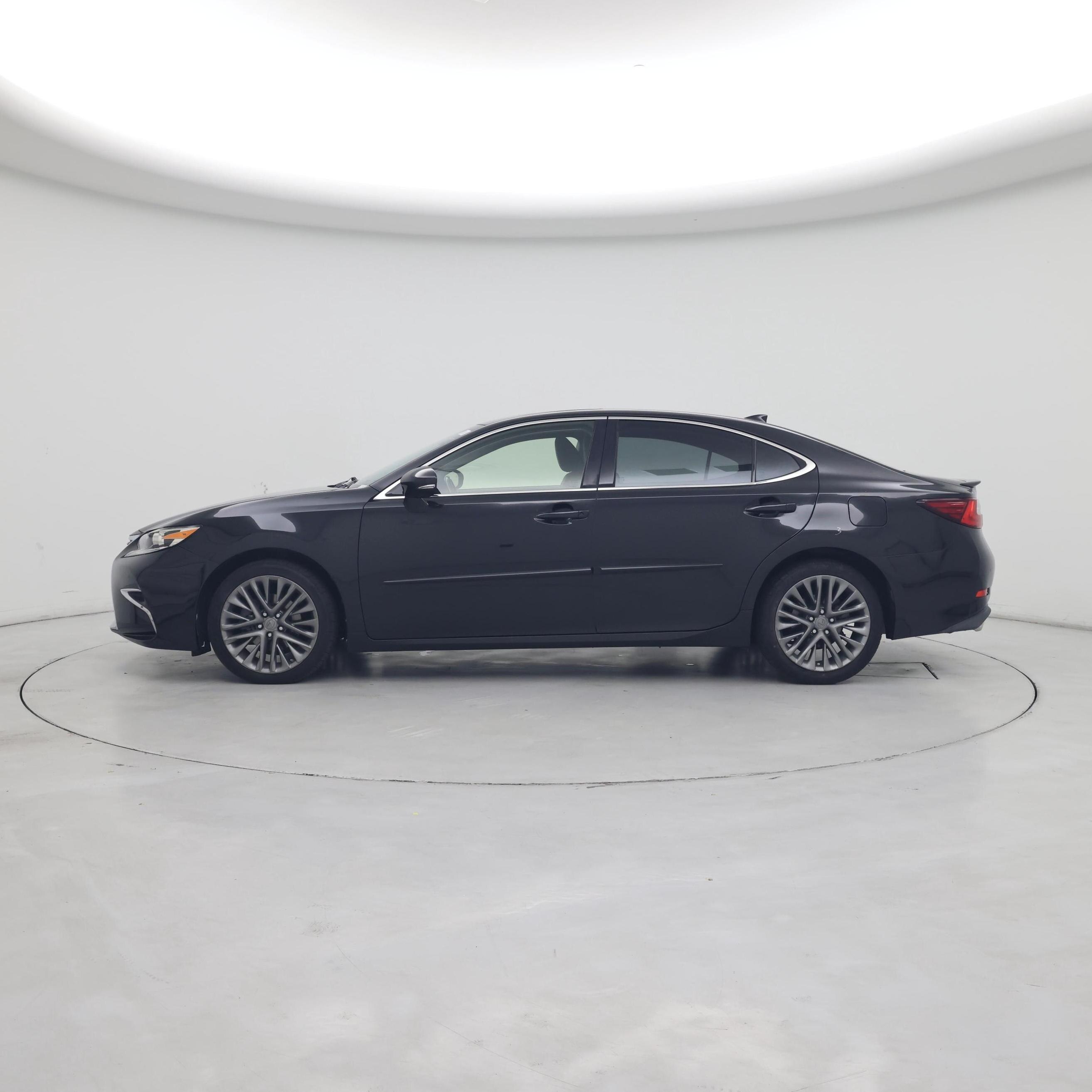 Thumbnail: 2016 Lexus ES - 3