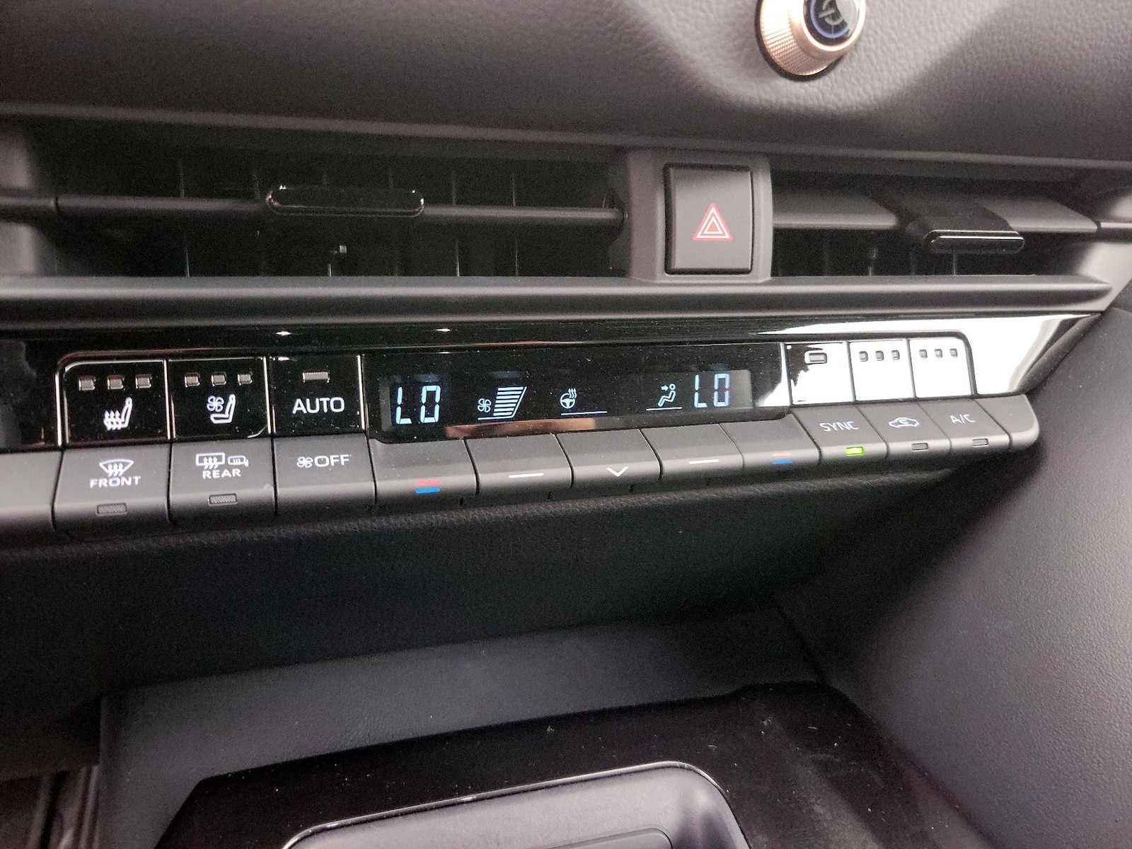 2025 Toyota Crown Signia Limited - Photo 17