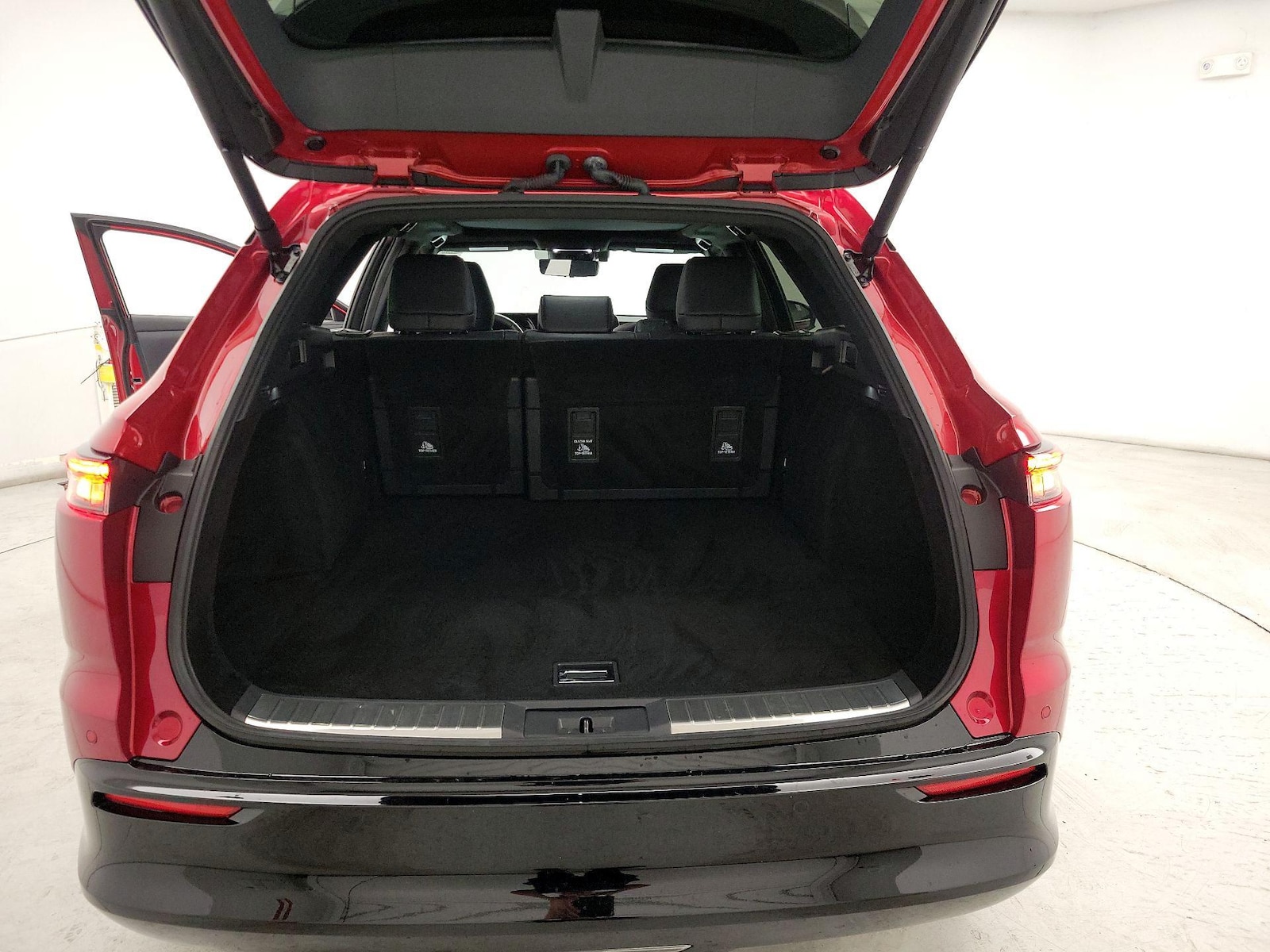 2025 Toyota Crown Signia Limited - Photo 21