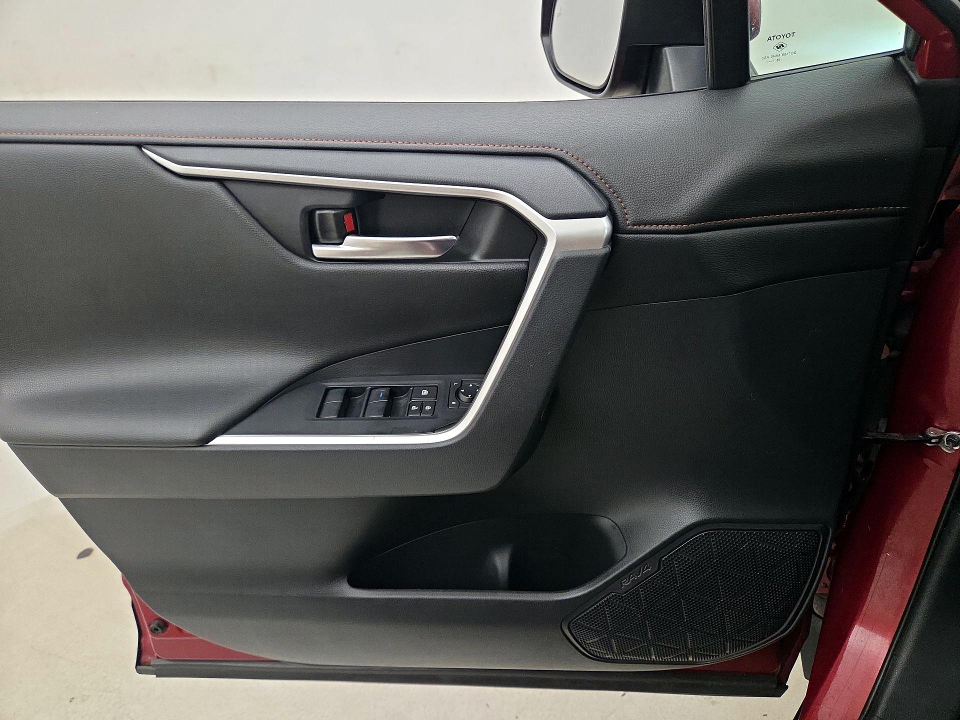 Thumbnail: 2019 Toyota RAV4 - 12