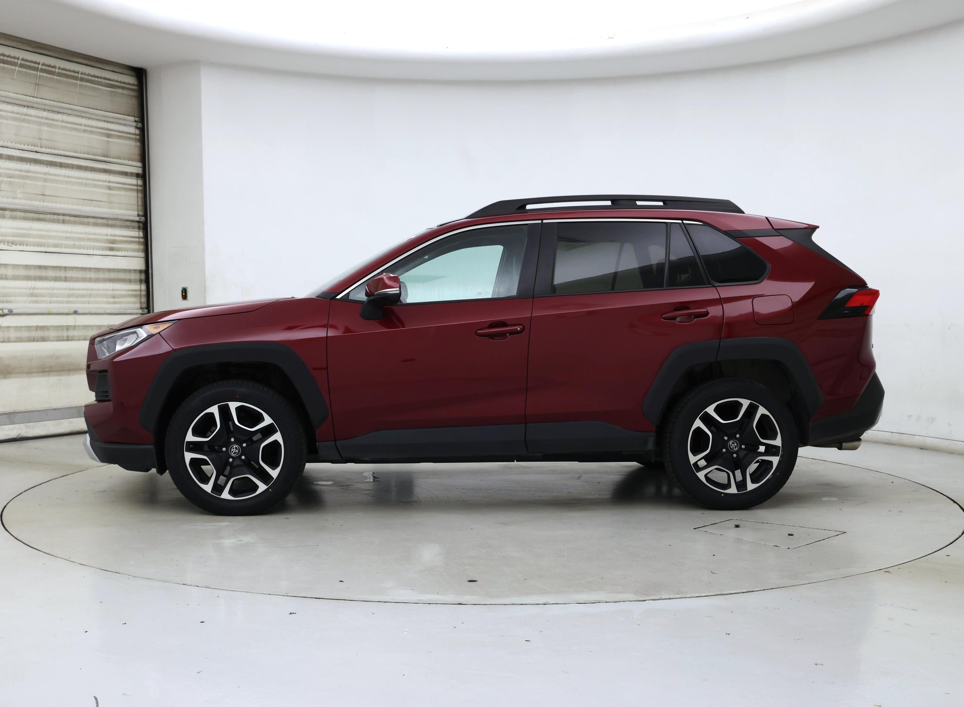 Thumbnail: 2019 Toyota RAV4 - 3