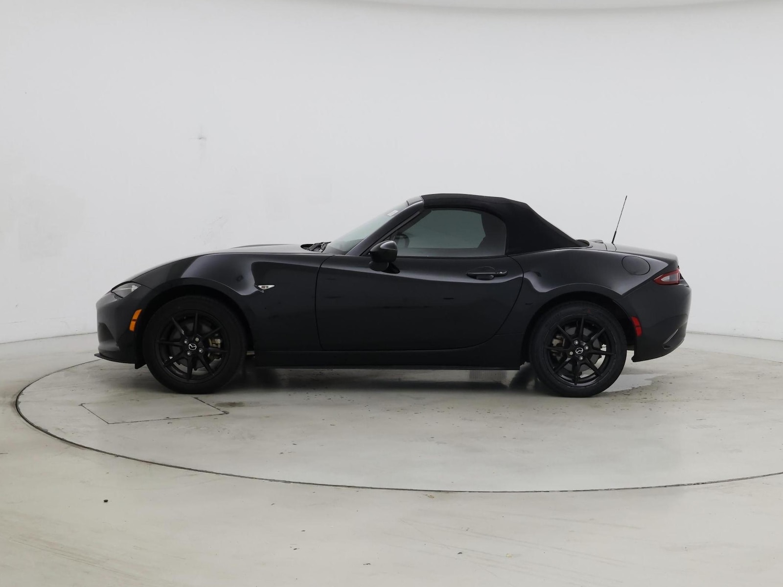 2022 Mazda MX-5 Miata Sport - Photo 4