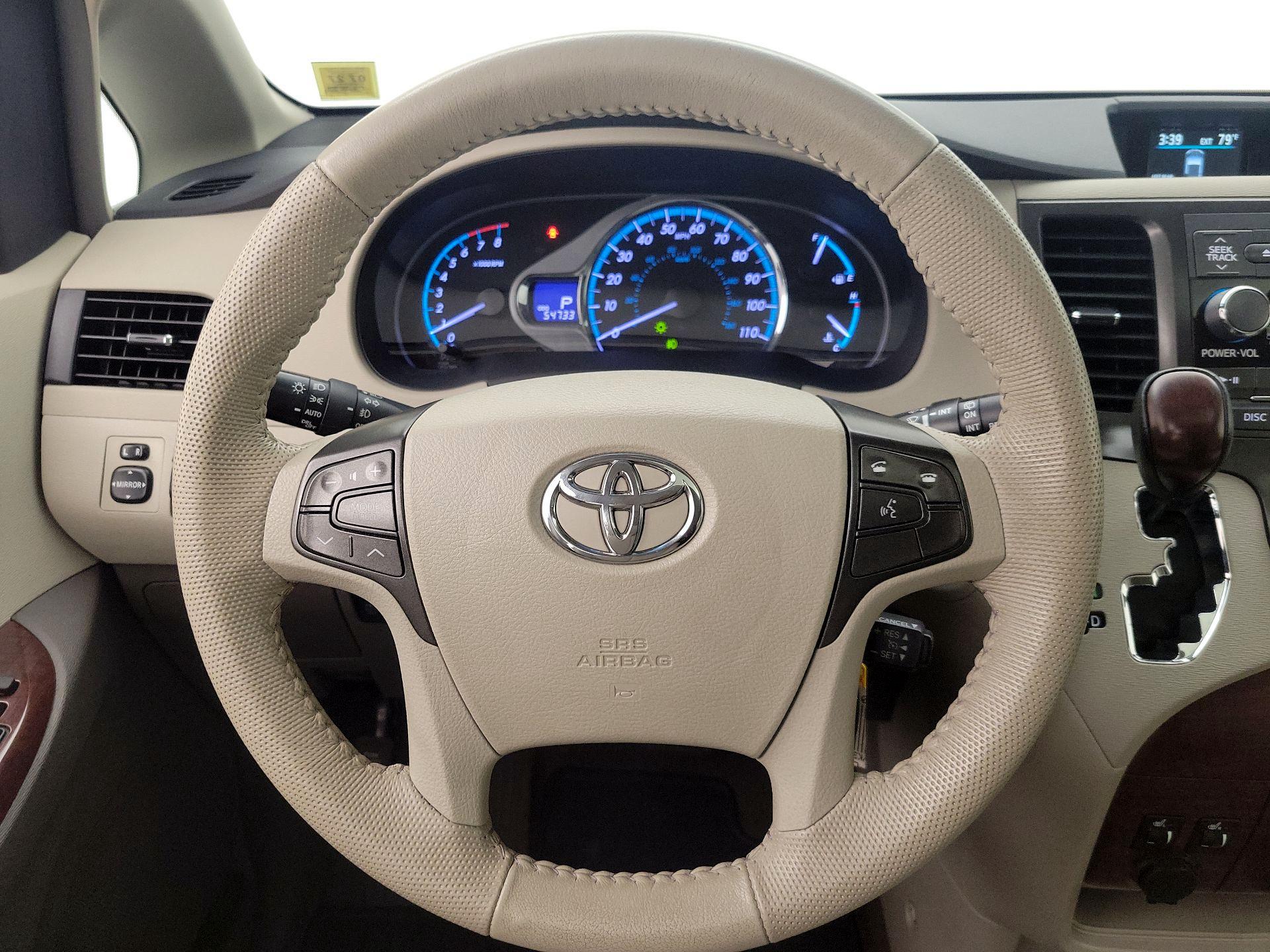 Thumbnail: 2014 Toyota Sienna - 10