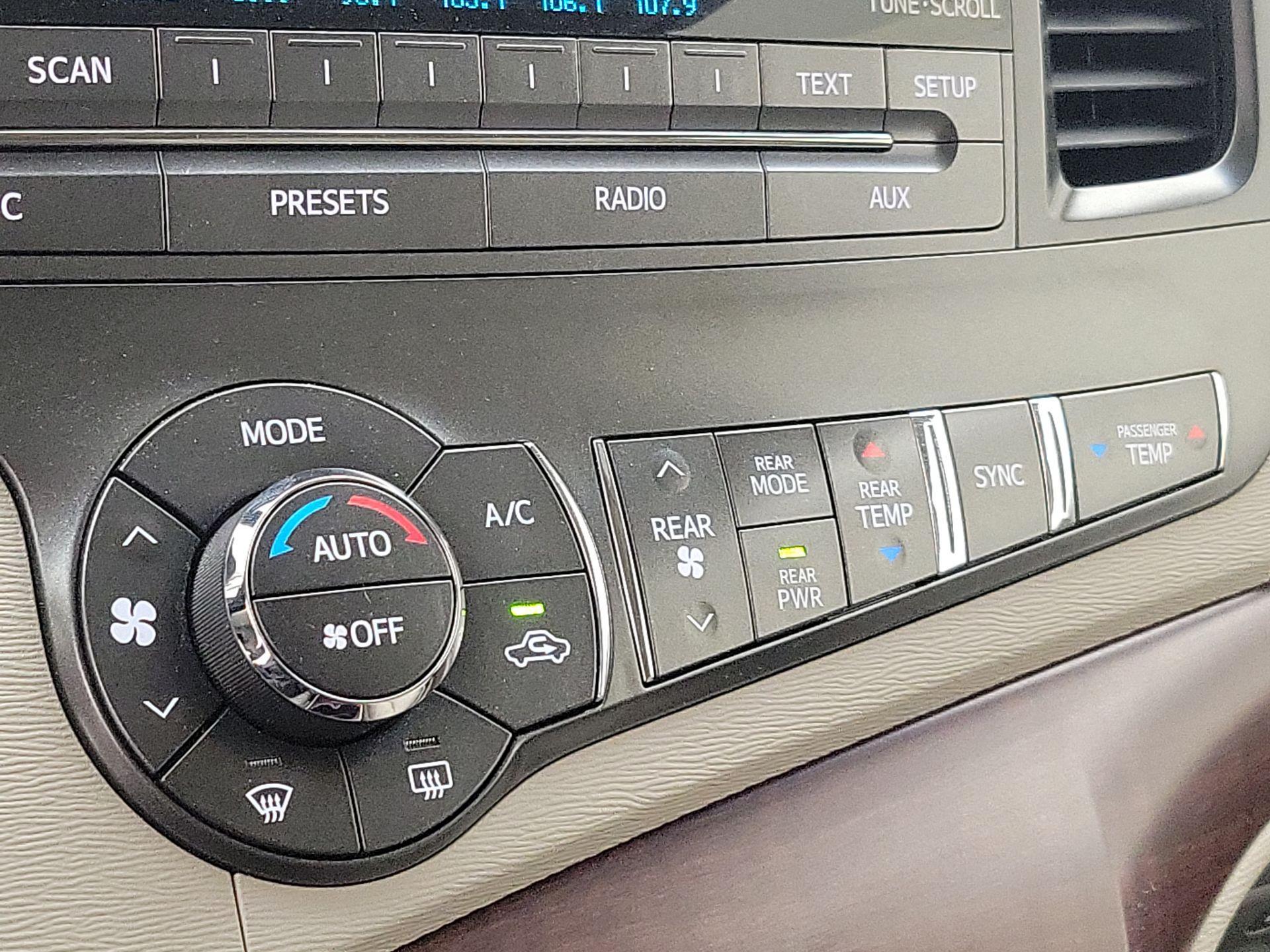 Thumbnail: 2014 Toyota Sienna - 16