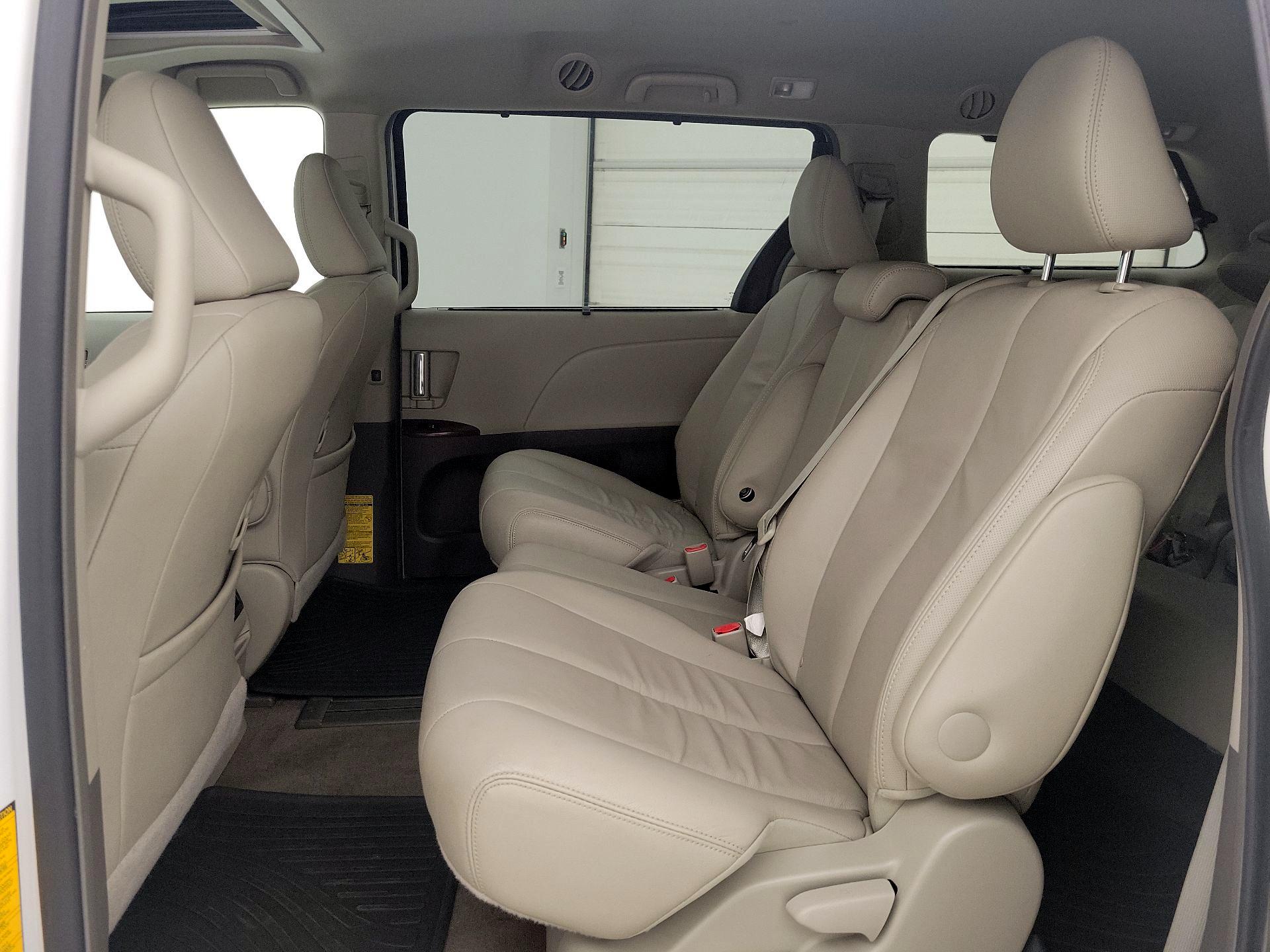 Thumbnail: 2014 Toyota Sienna - 20