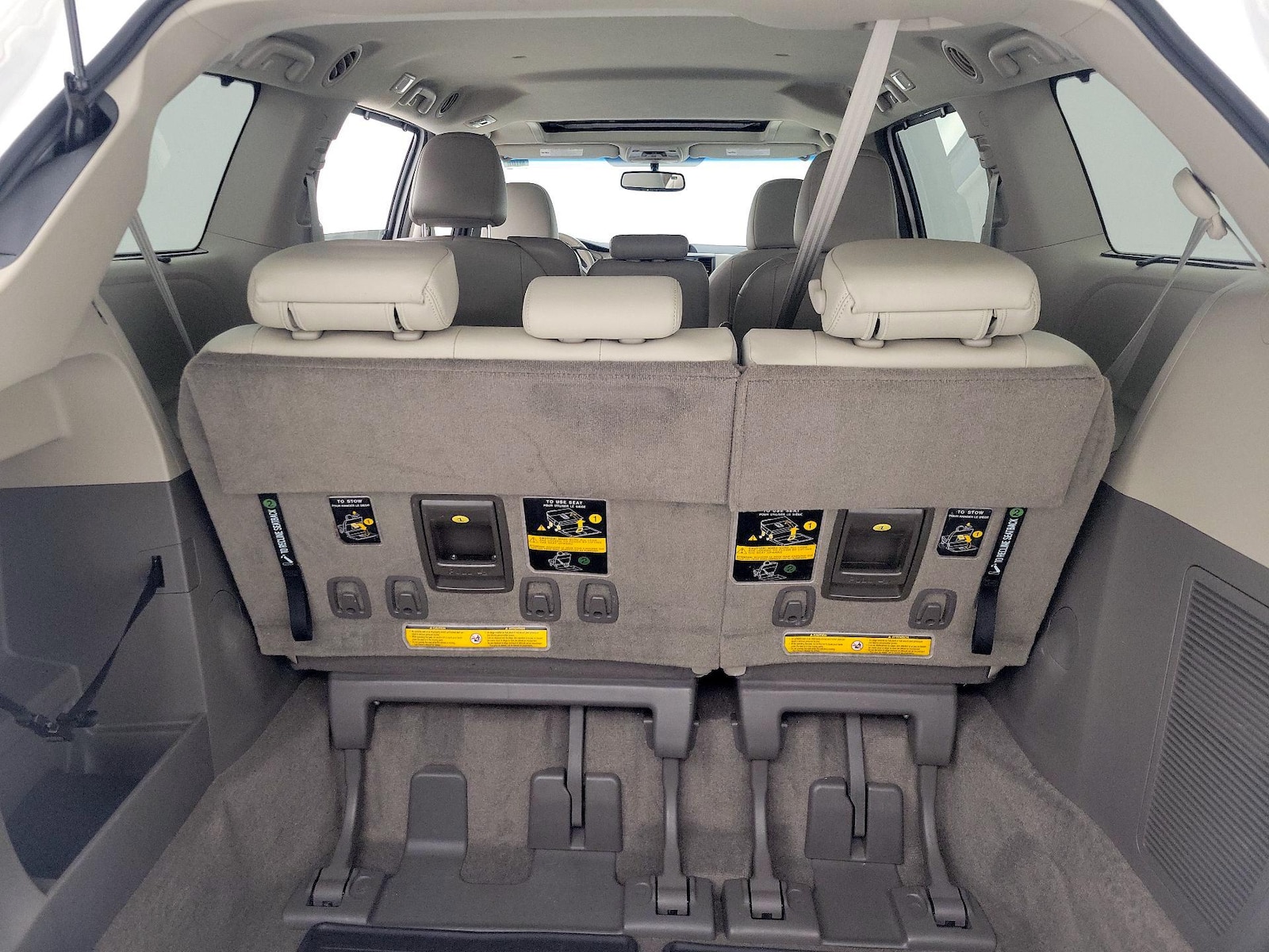 2014 Toyota Sienna XLE - Photo 23