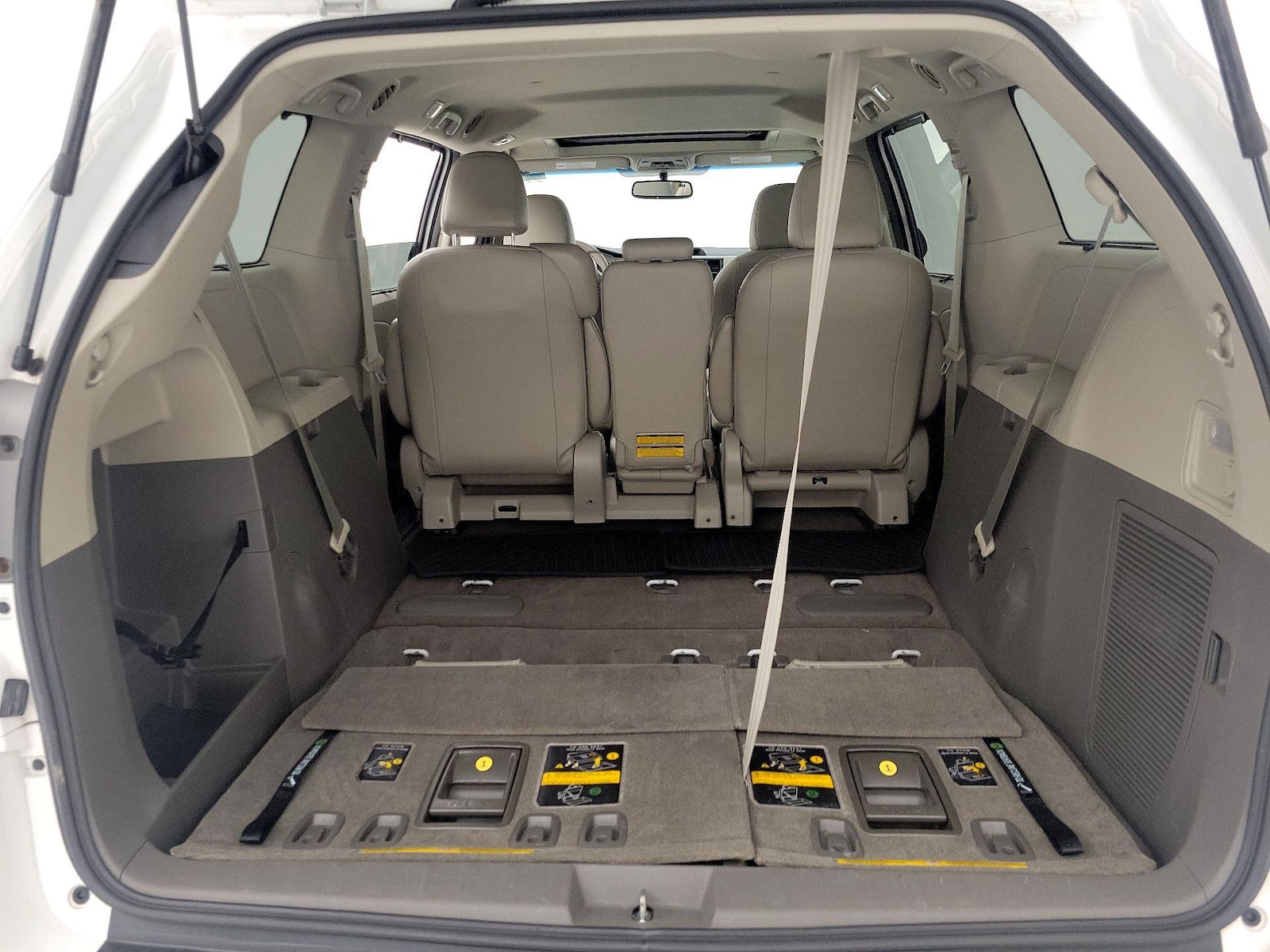 2014 Toyota Sienna XLE - Photo 24
