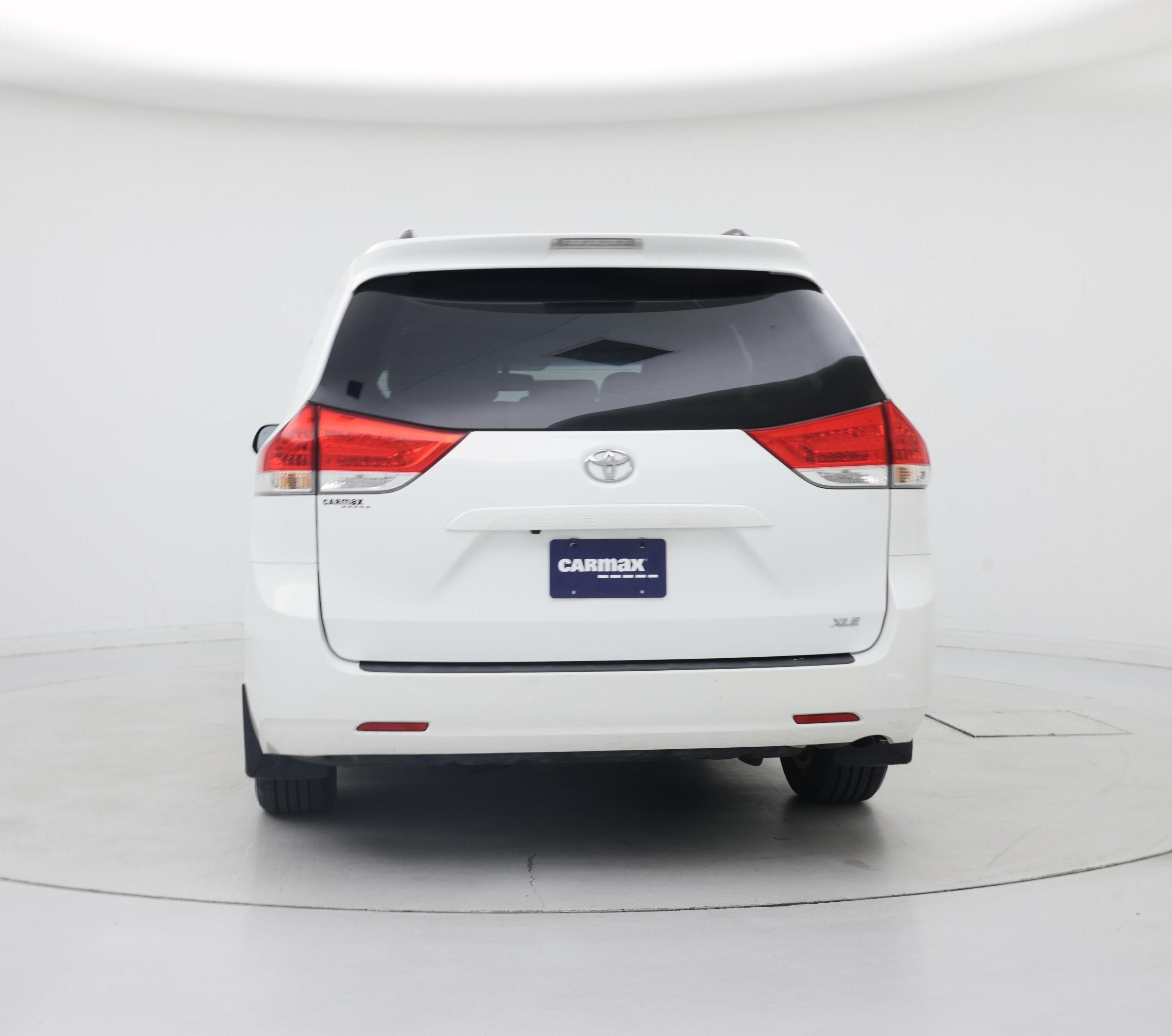 Thumbnail: 2014 Toyota Sienna - 6