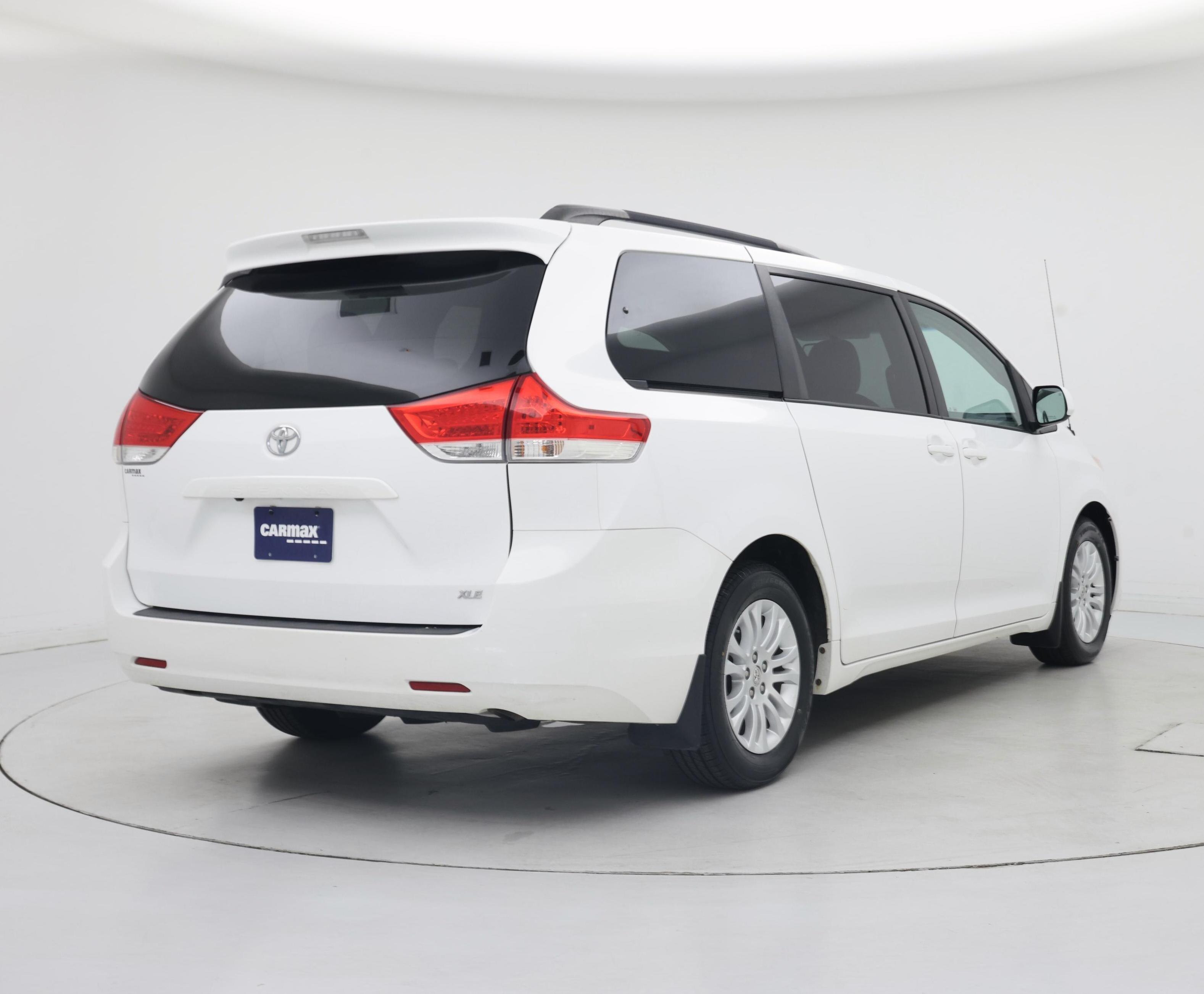 Thumbnail: 2014 Toyota Sienna - 8