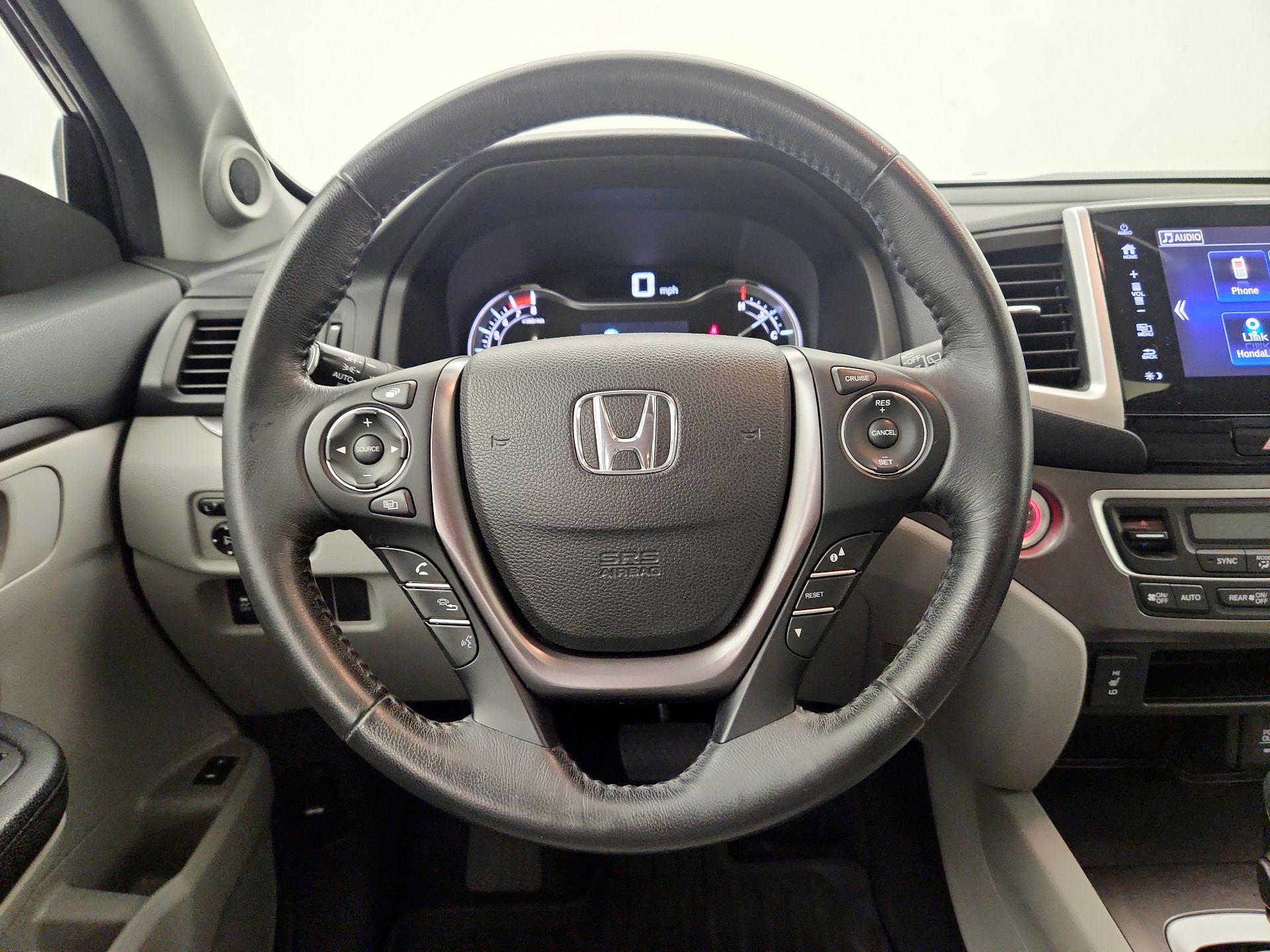 Thumbnail: 2017 Honda Pilot - 10