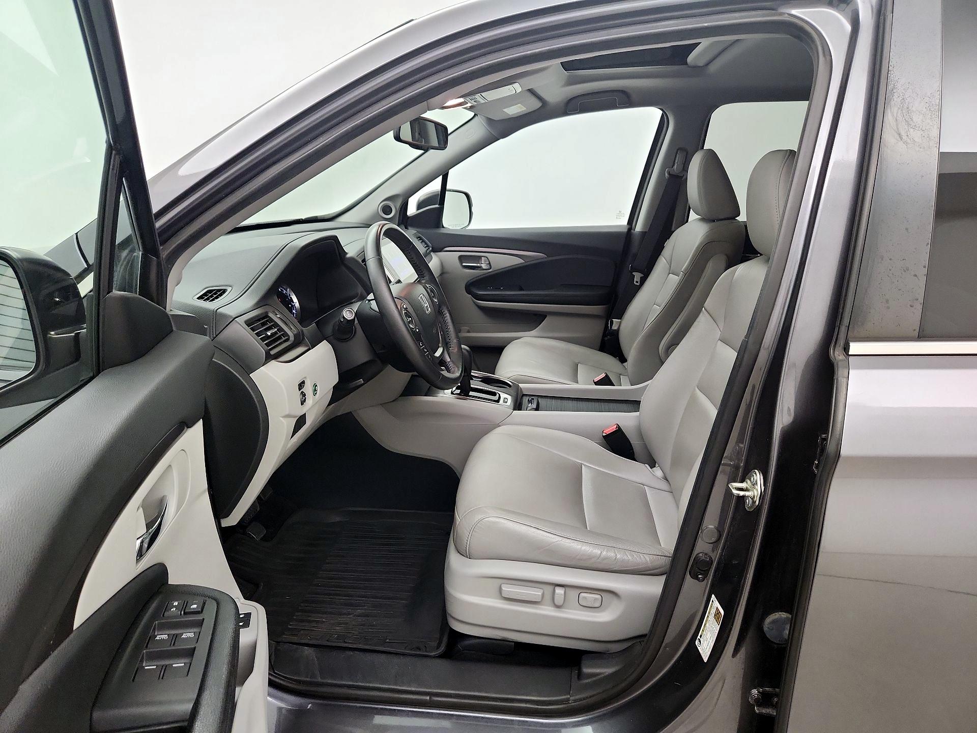 Thumbnail: 2017 Honda Pilot - 11