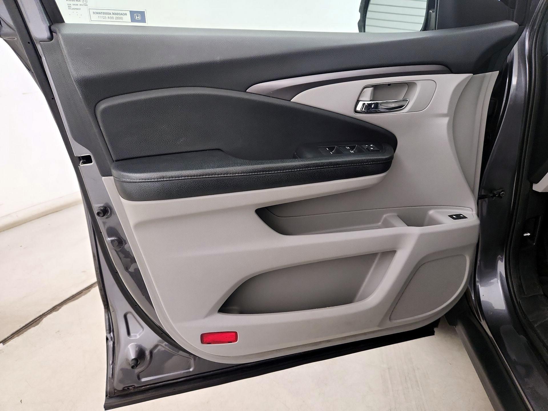 Thumbnail: 2017 Honda Pilot - 12
