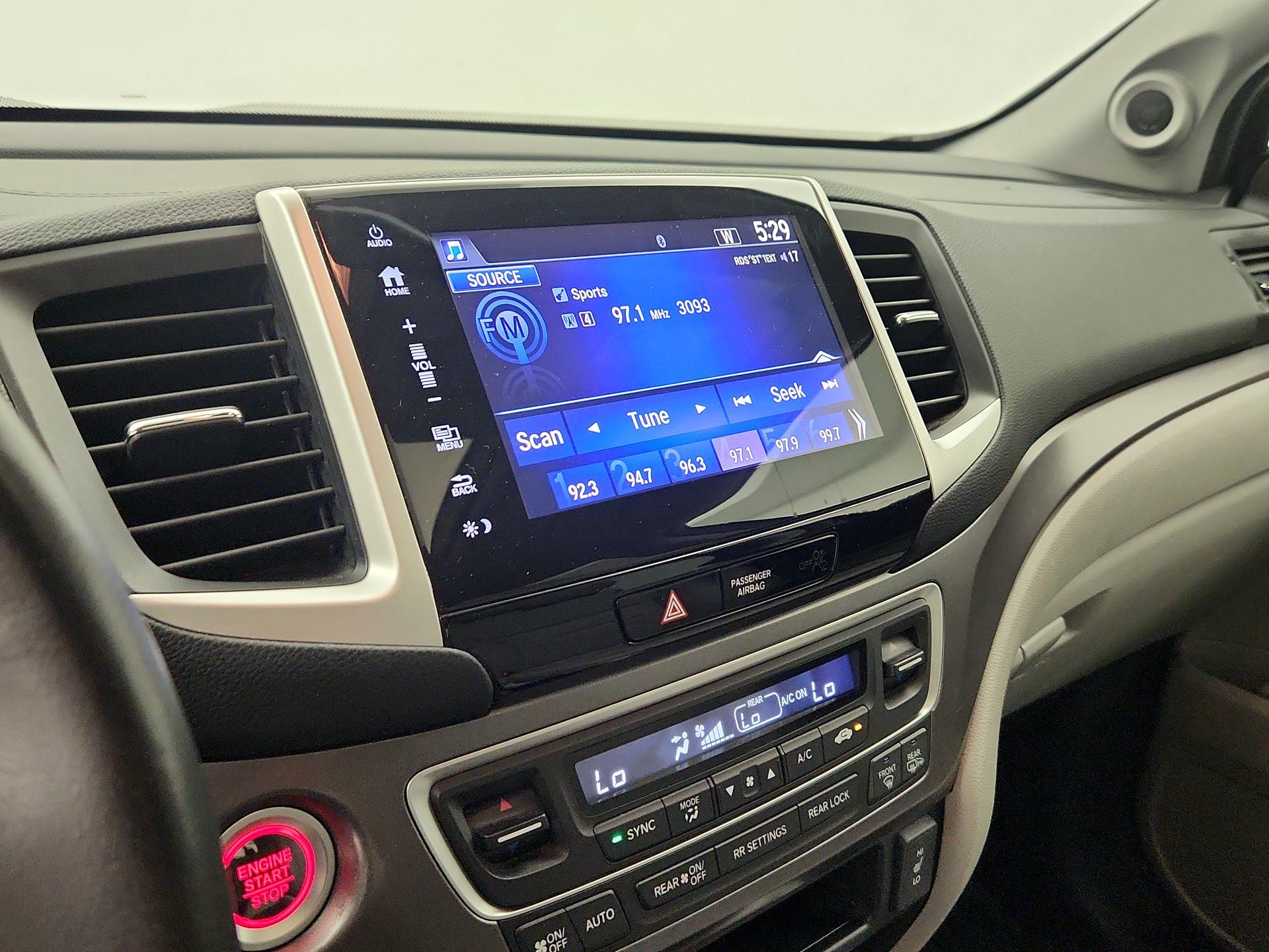 Thumbnail: 2017 Honda Pilot - 15