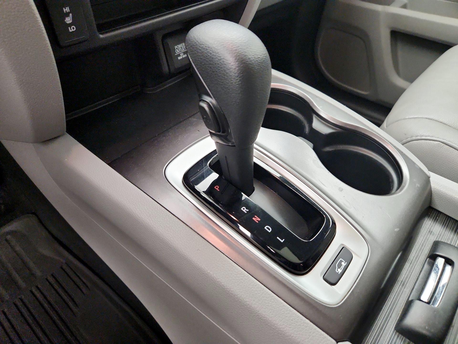 Thumbnail: 2017 Honda Pilot - 17