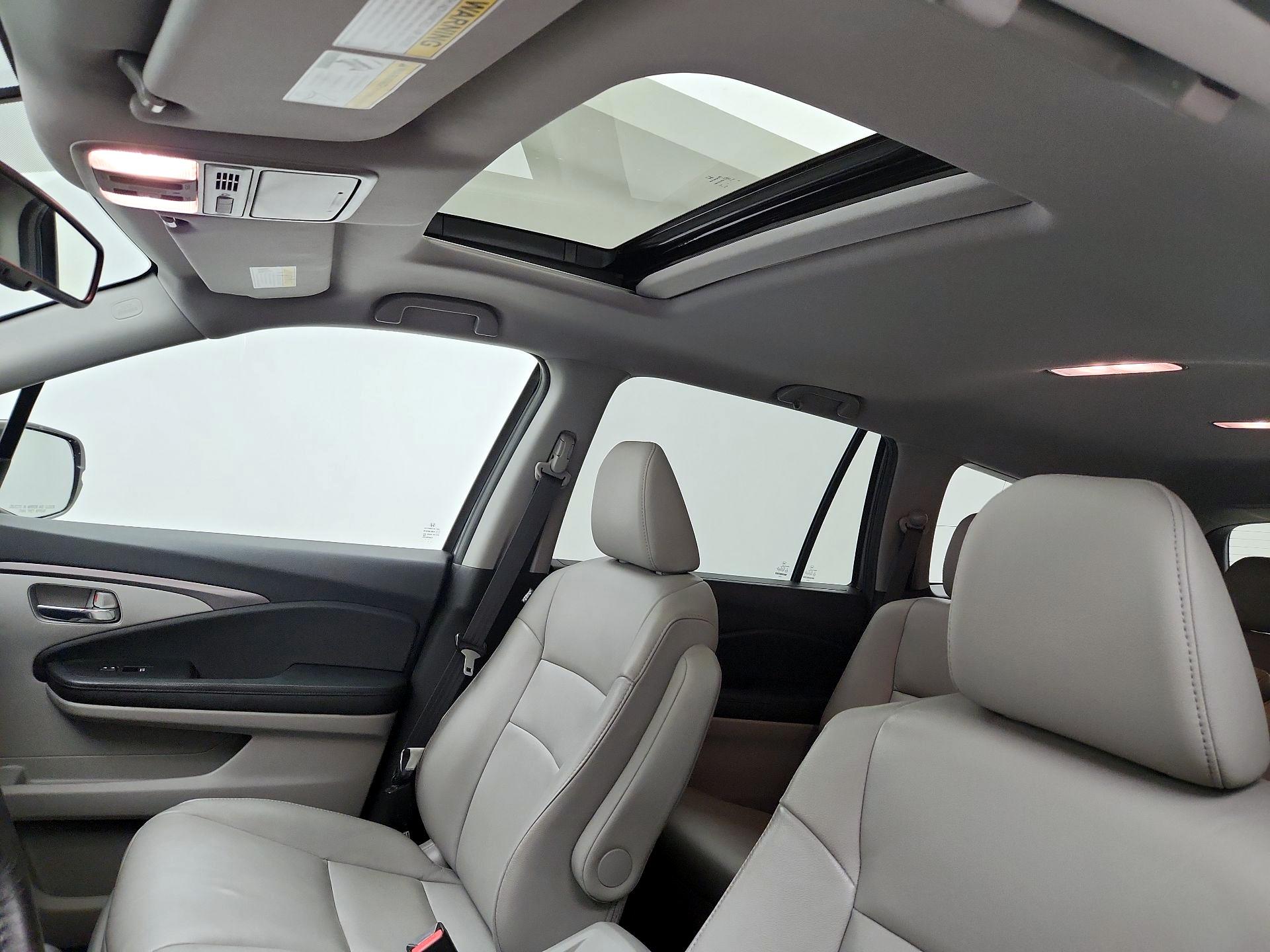 Thumbnail: 2017 Honda Pilot - 19