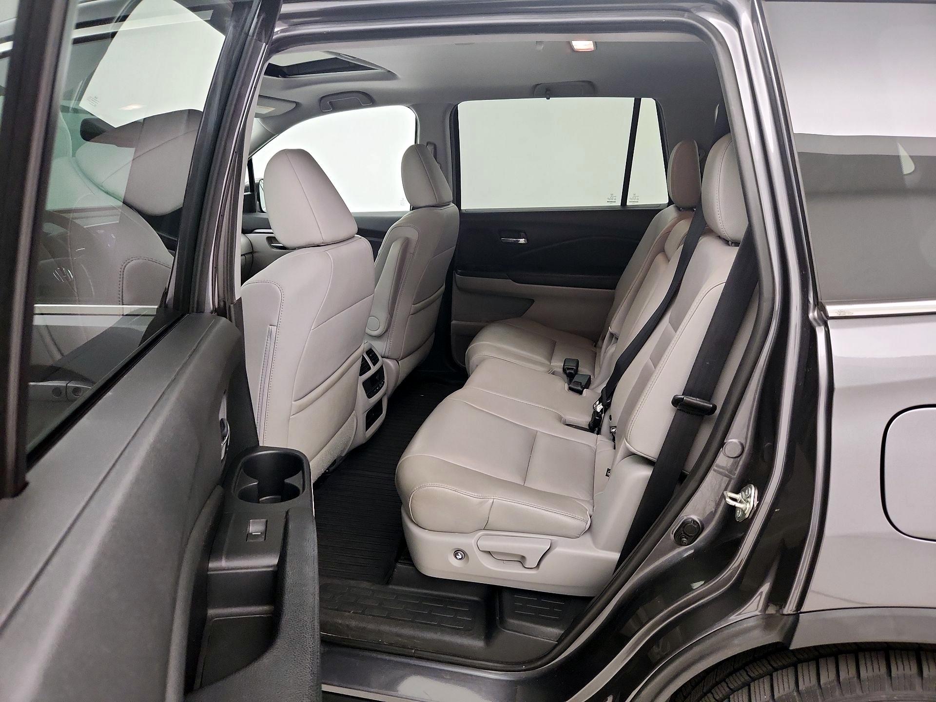 Thumbnail: 2017 Honda Pilot - 20