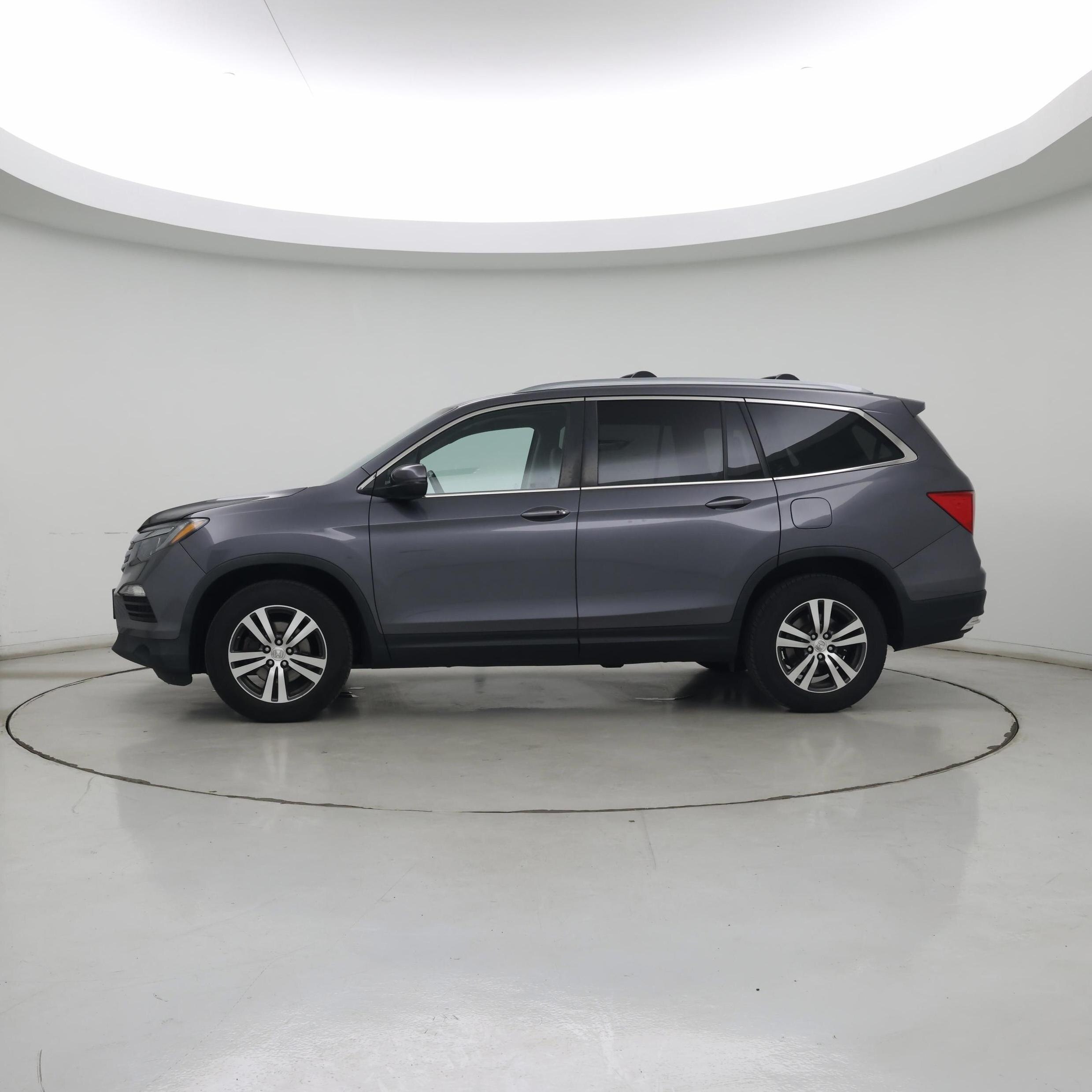 Thumbnail: 2017 Honda Pilot - 3