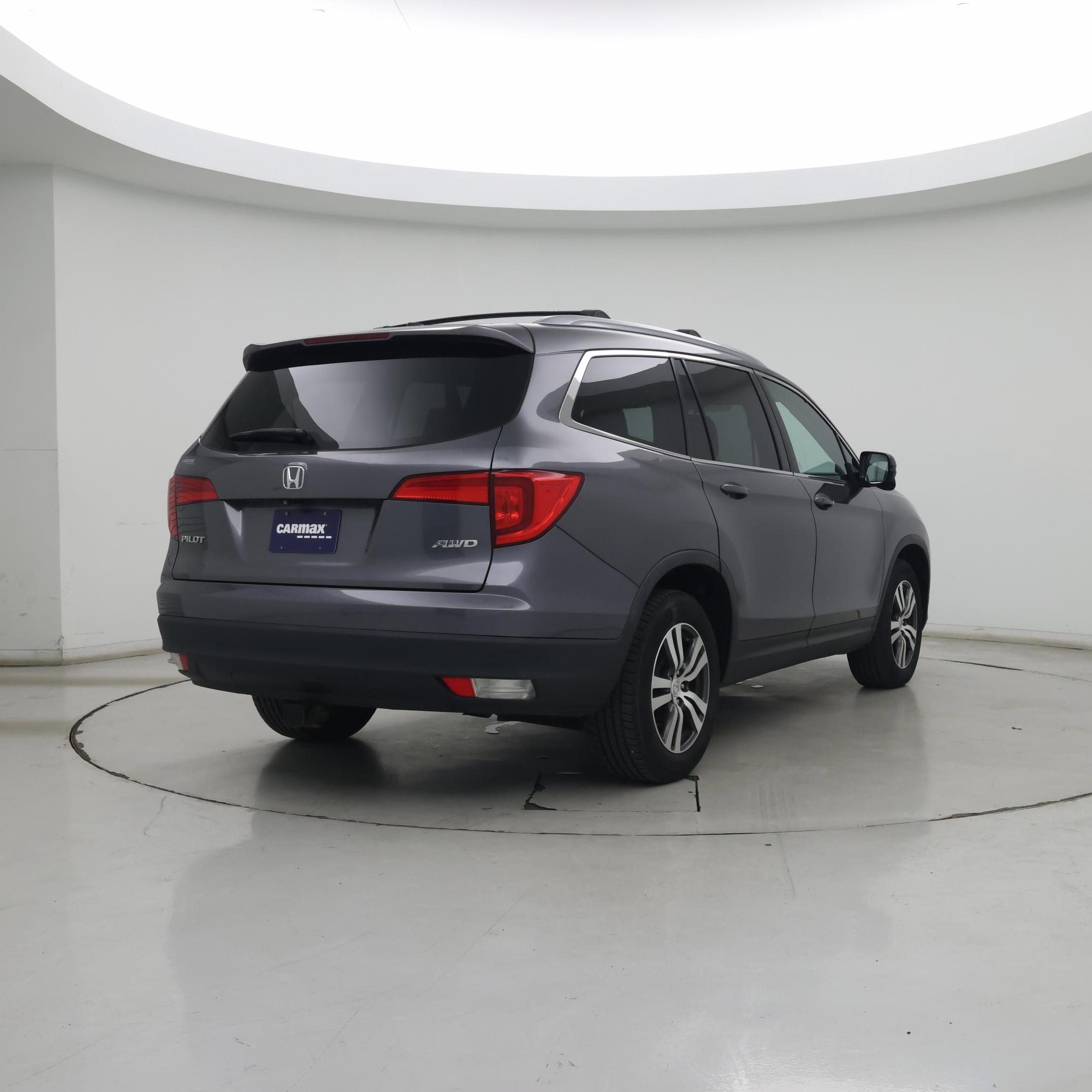 Thumbnail: 2017 Honda Pilot - 8