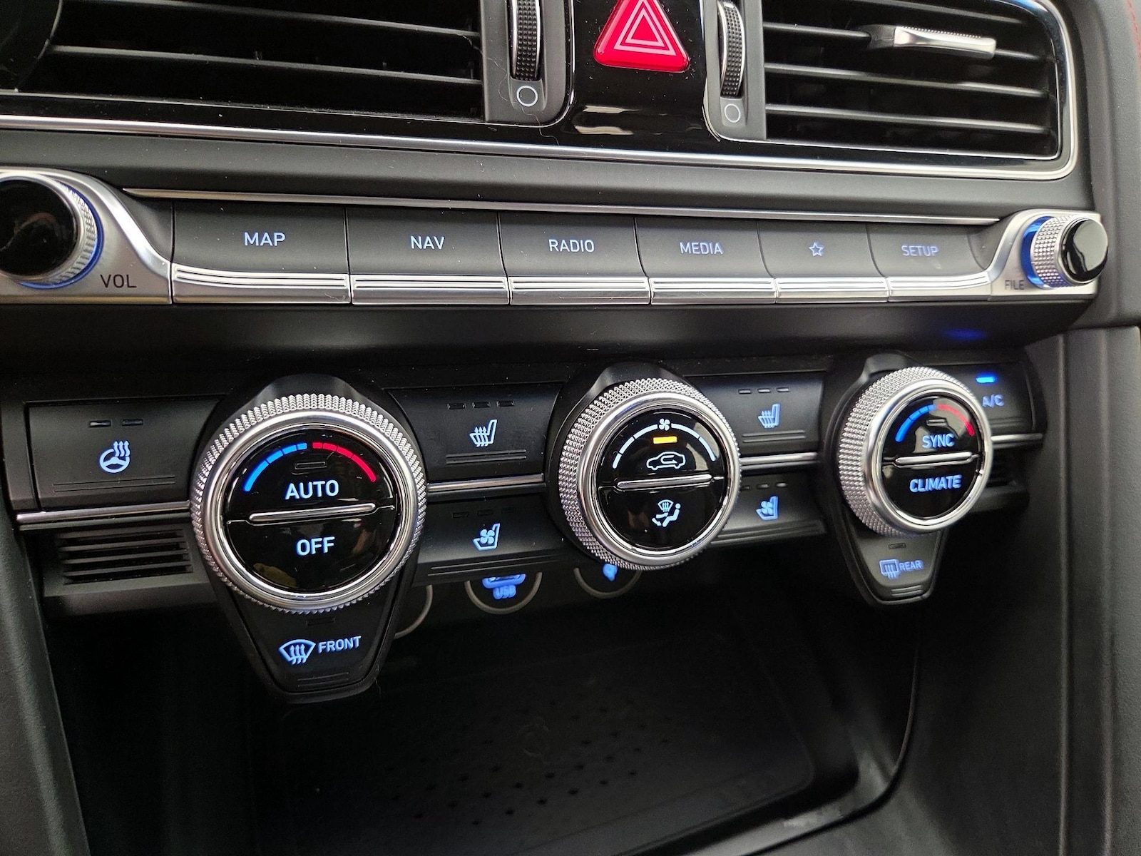 2022 GENESIS G70 Standard - Photo 18