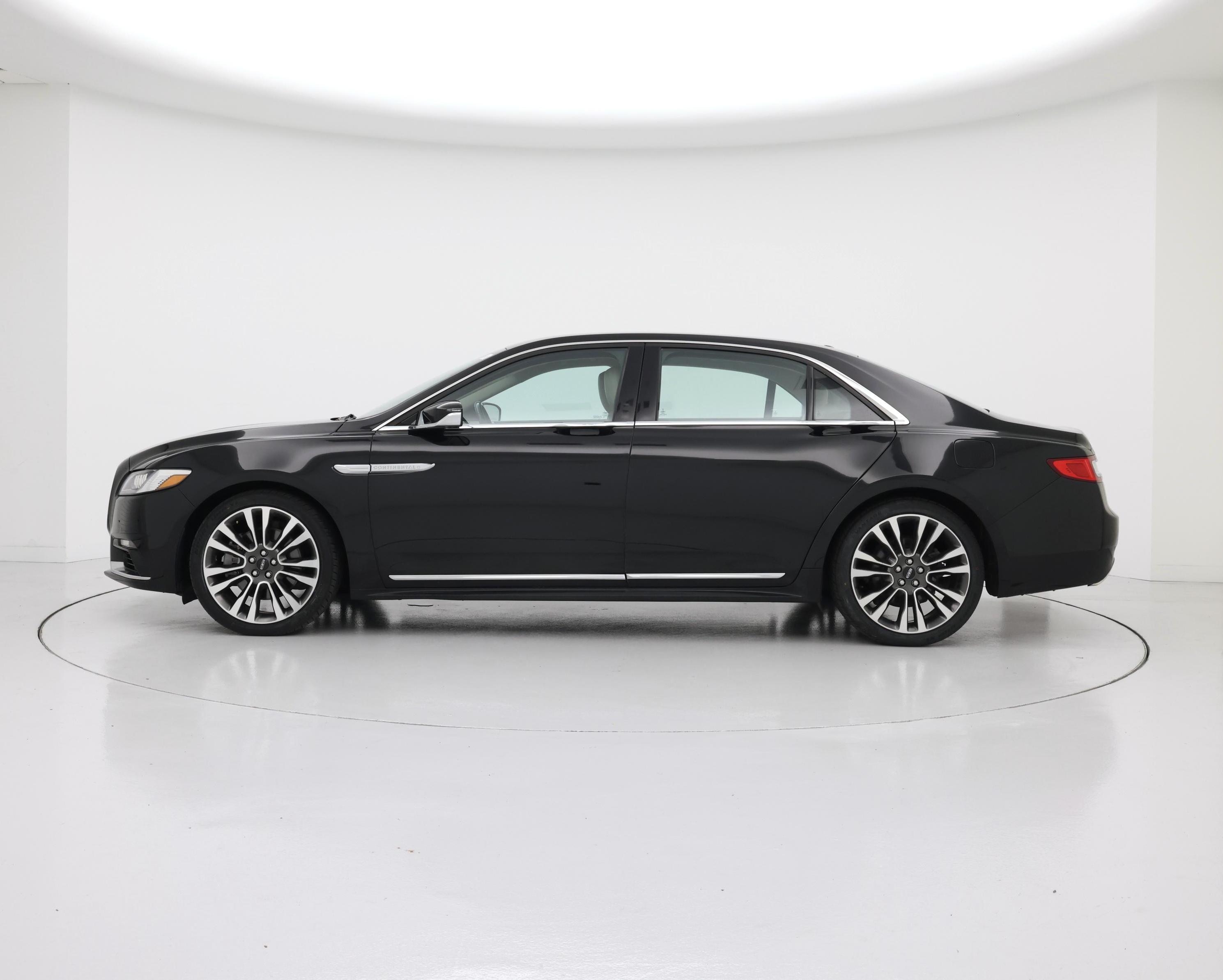 Thumbnail: 2017 Lincoln Continental - 3