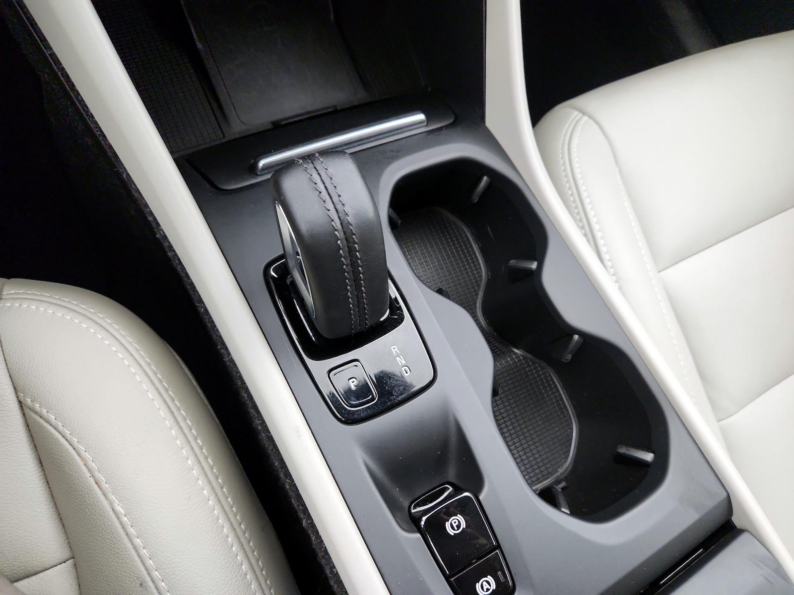 2020 Volvo XC40 Momentum - Photo 17