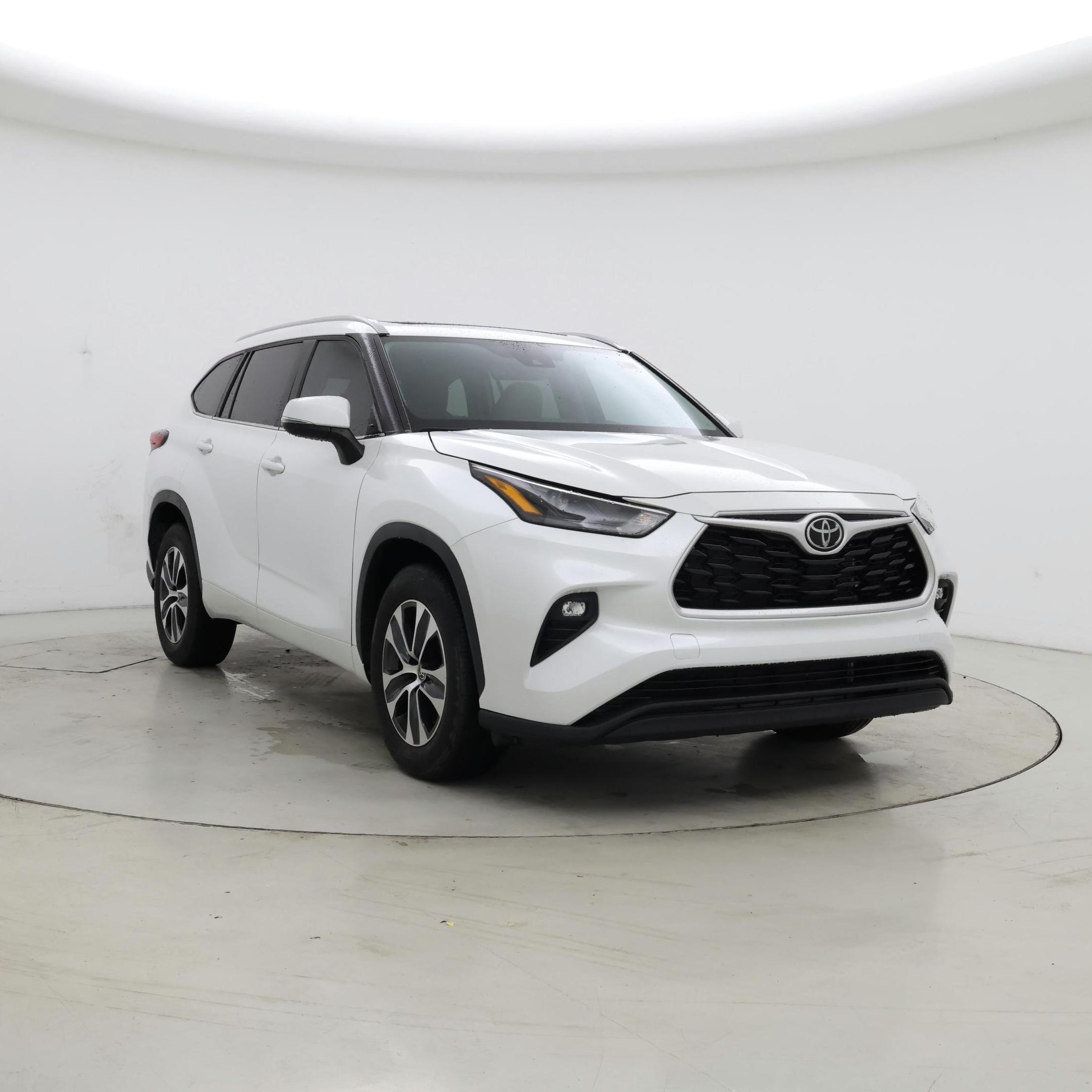 White 2023 Toyota Highlander SUV / Crossover Front-Wheel Drive Automatic