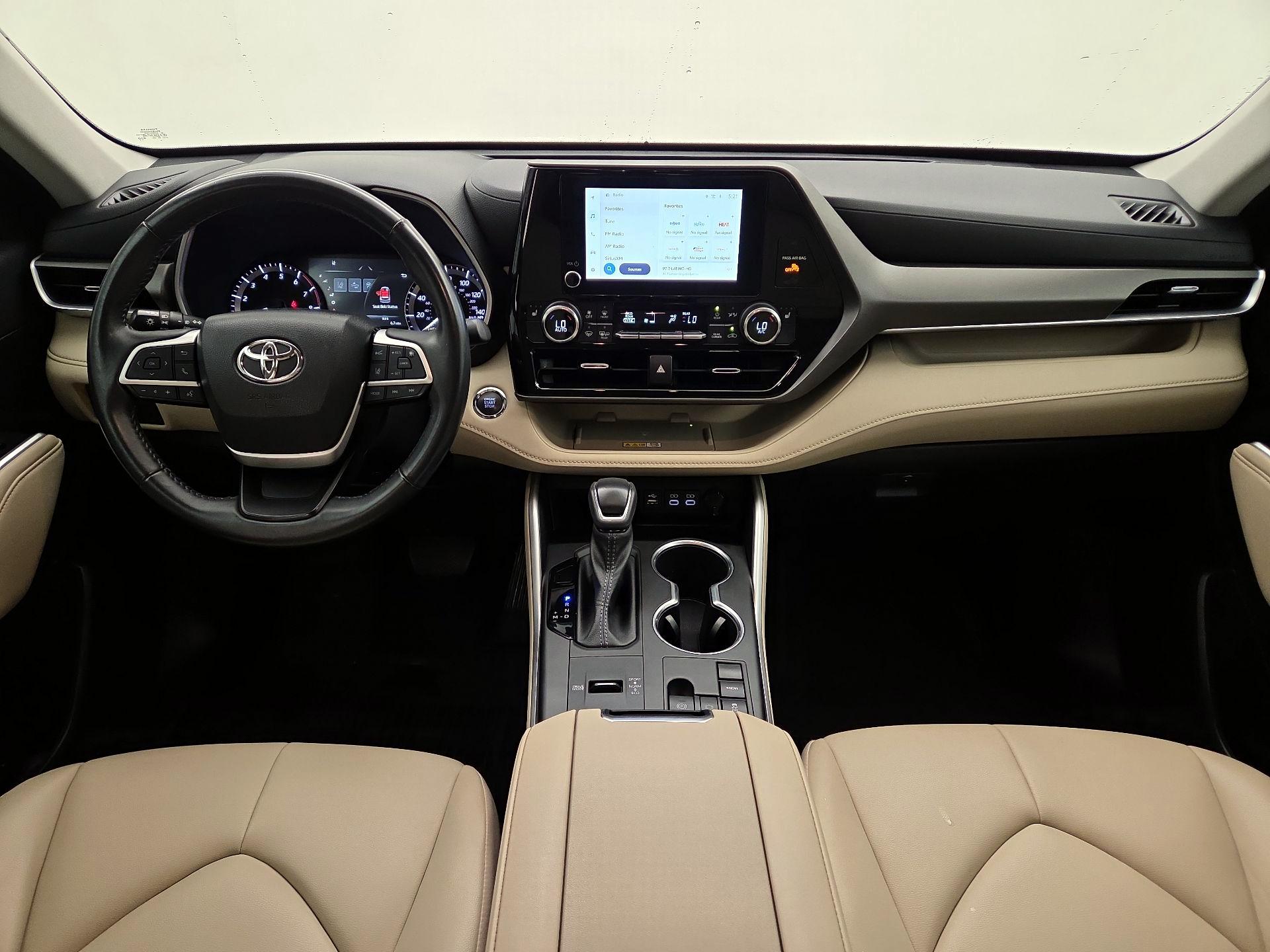 Thumbnail: 2023 Toyota Highlander - 9