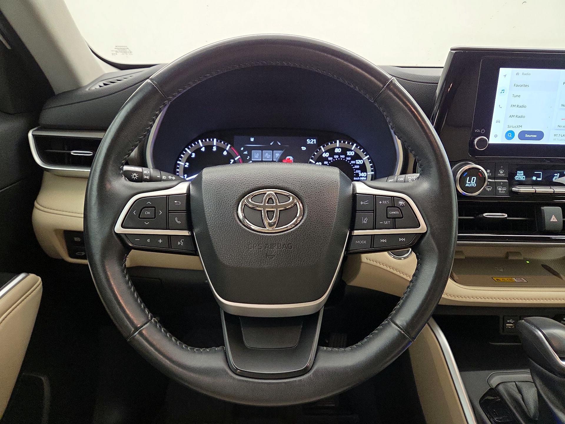 Thumbnail: 2023 Toyota Highlander - 10