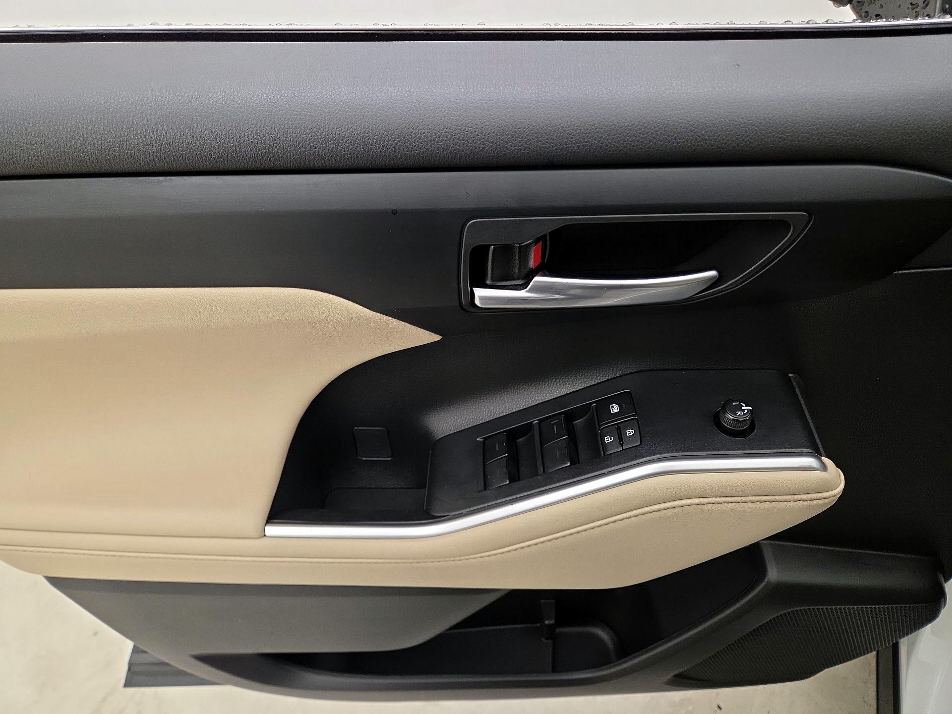 Thumbnail: 2023 Toyota Highlander - 12