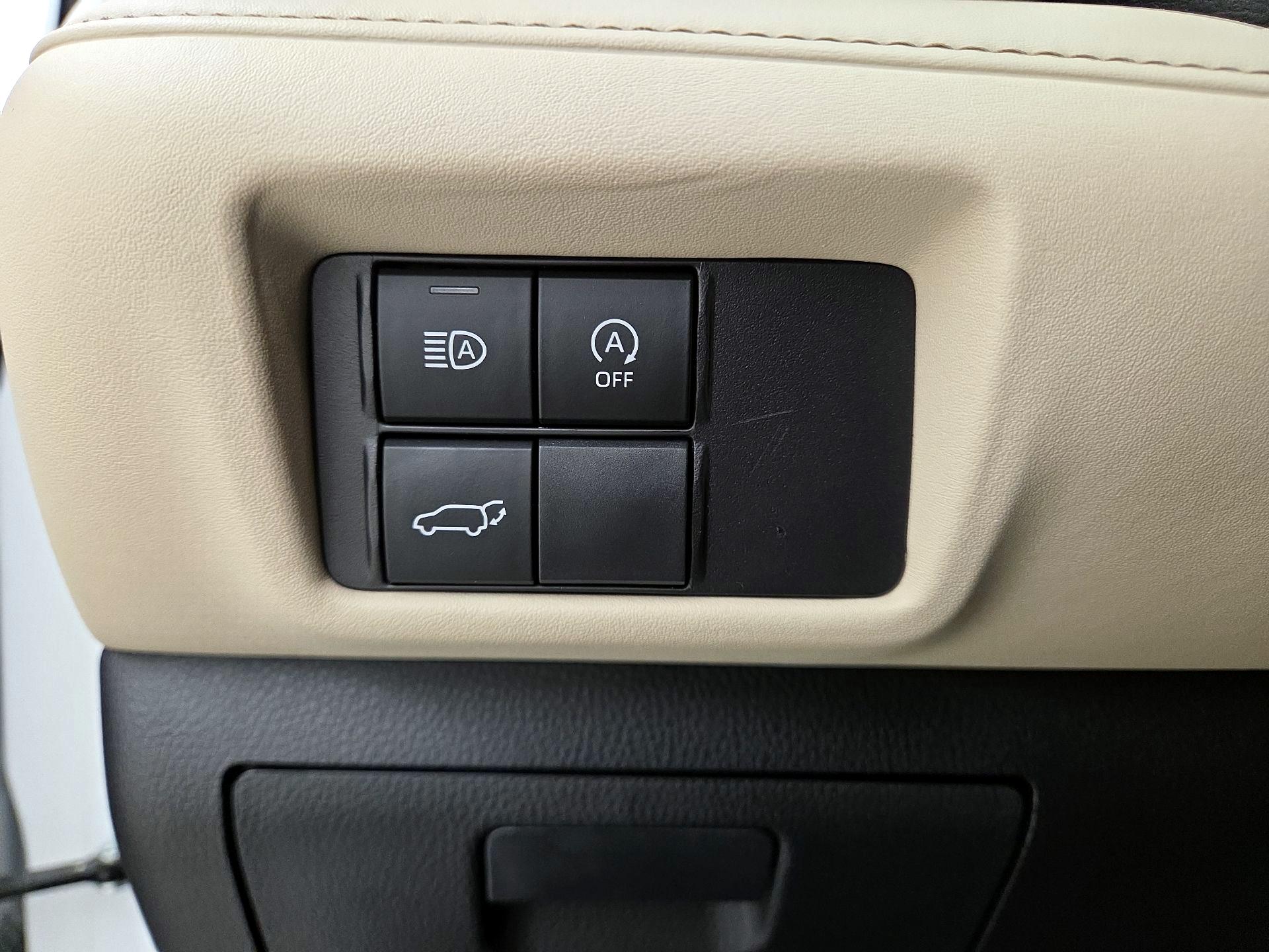 Thumbnail: 2023 Toyota Highlander - 13