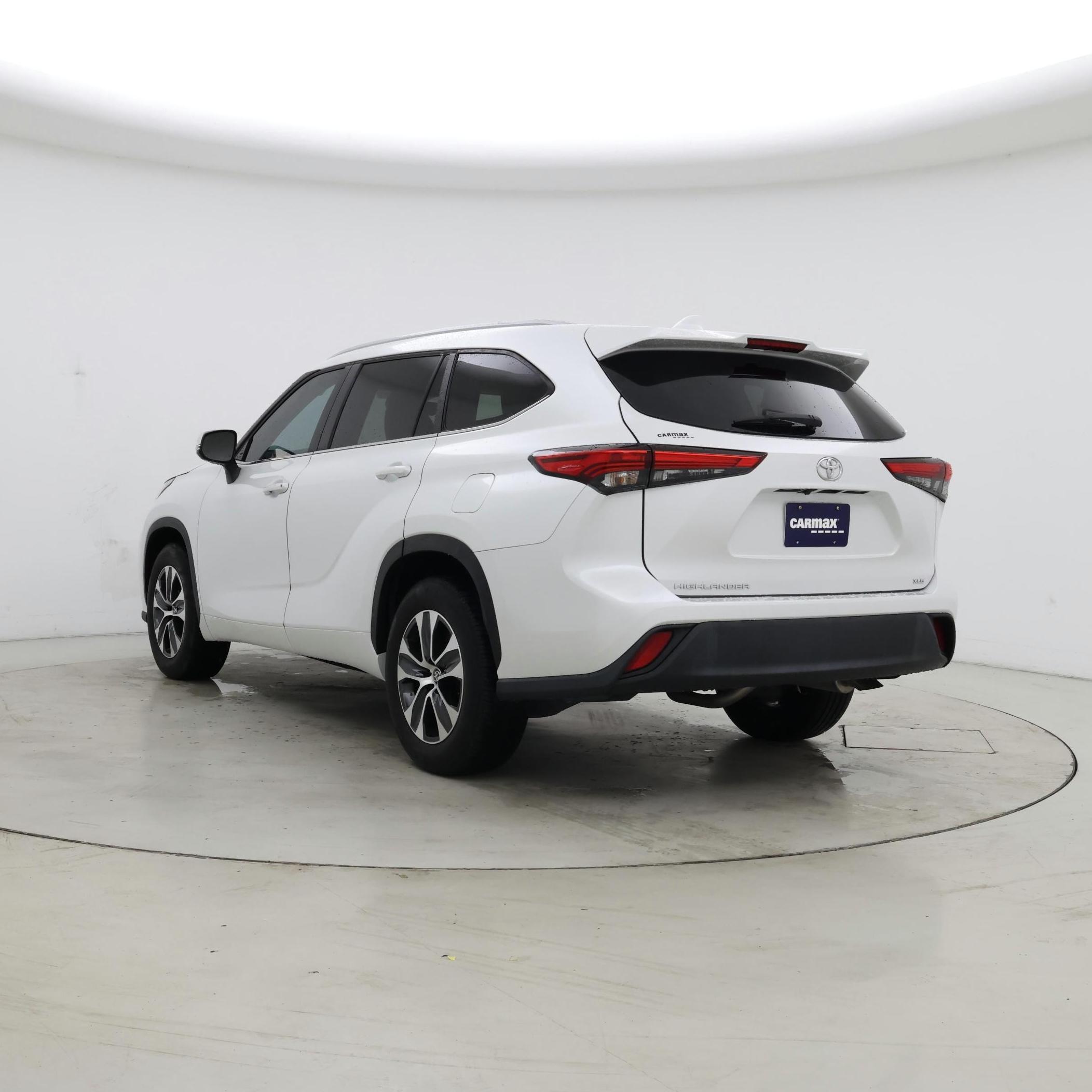 Thumbnail: 2023 Toyota Highlander - 2