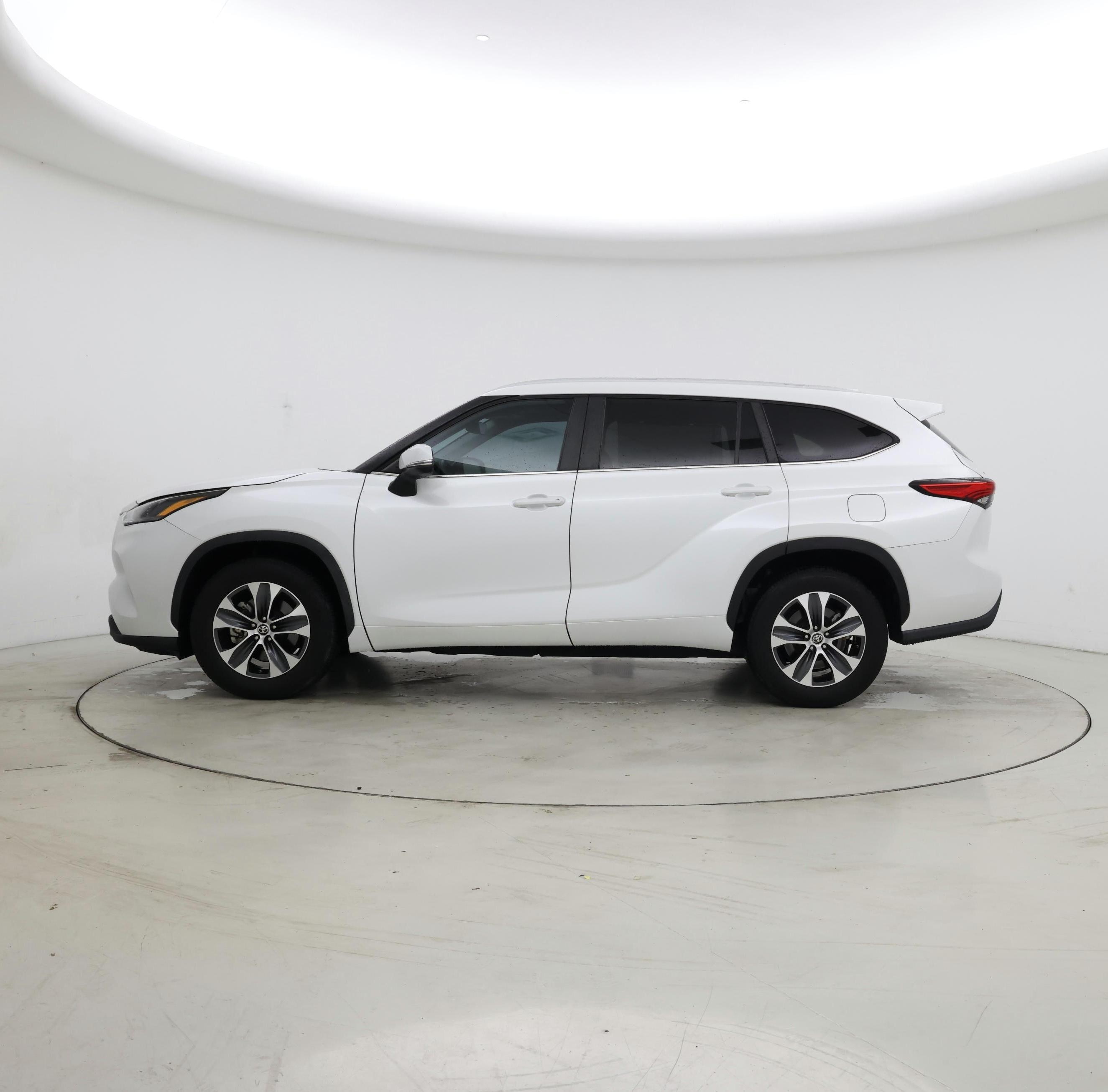 Thumbnail: 2023 Toyota Highlander - 3