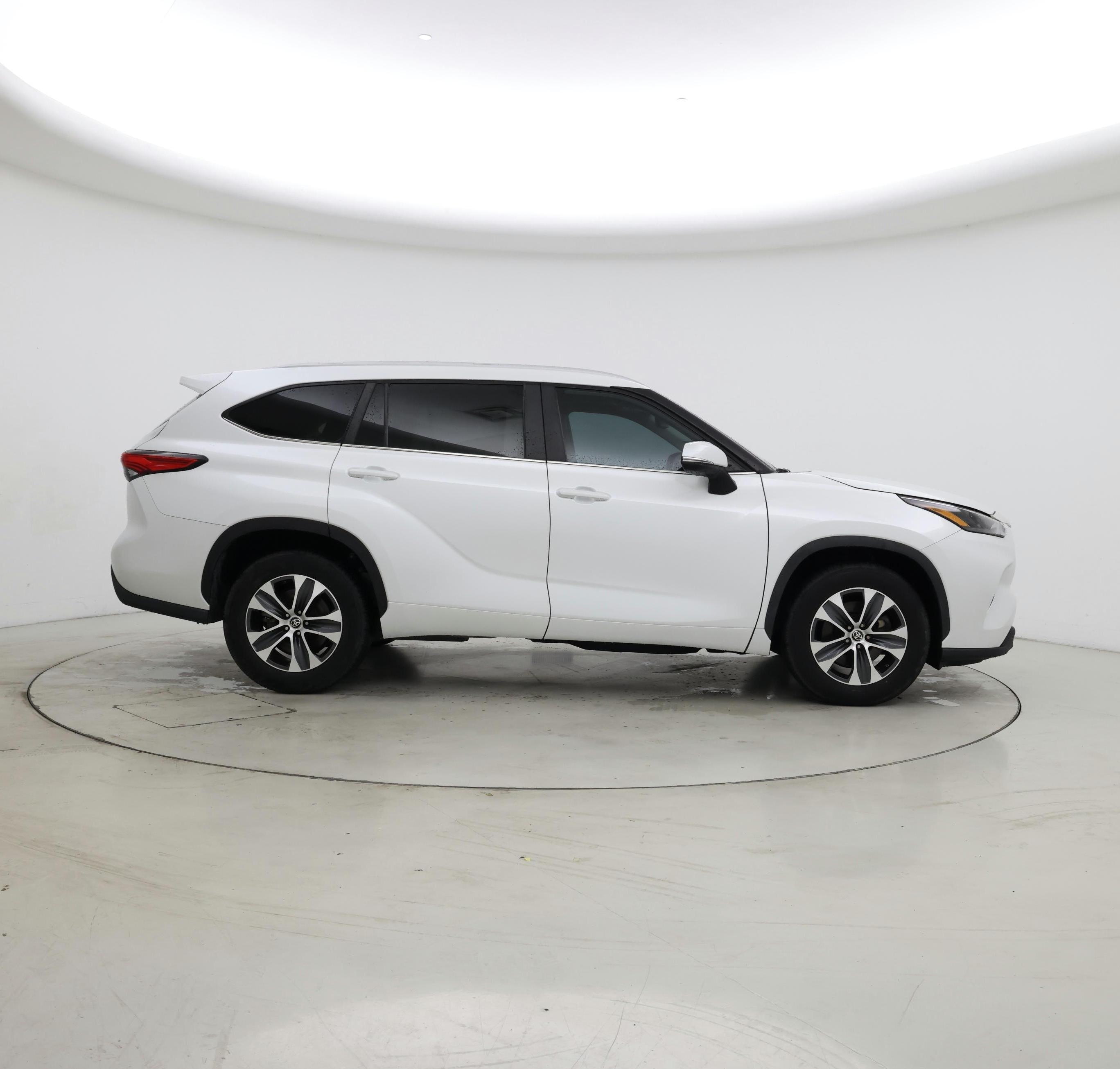 Thumbnail: 2023 Toyota Highlander - 7