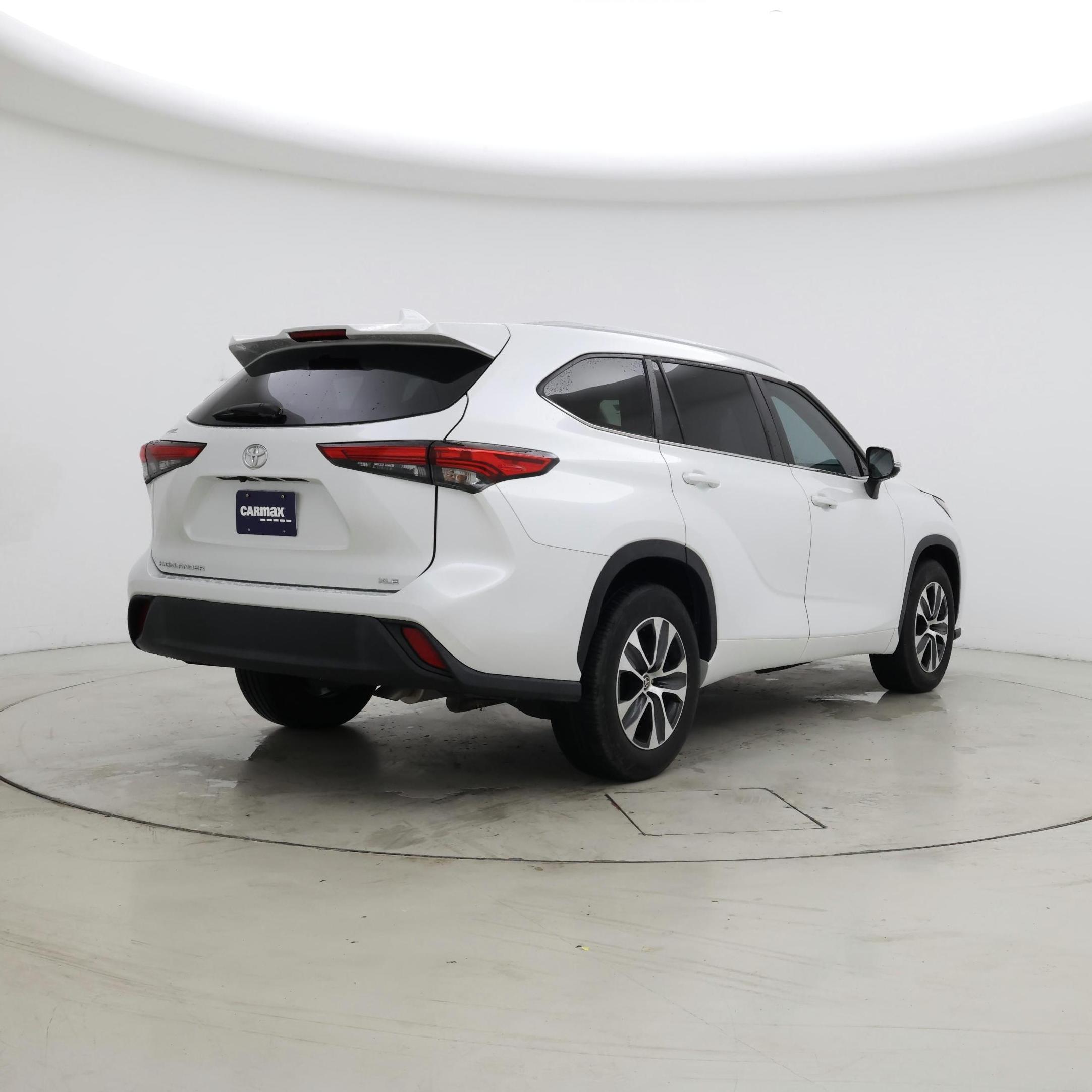 Thumbnail: 2023 Toyota Highlander - 8