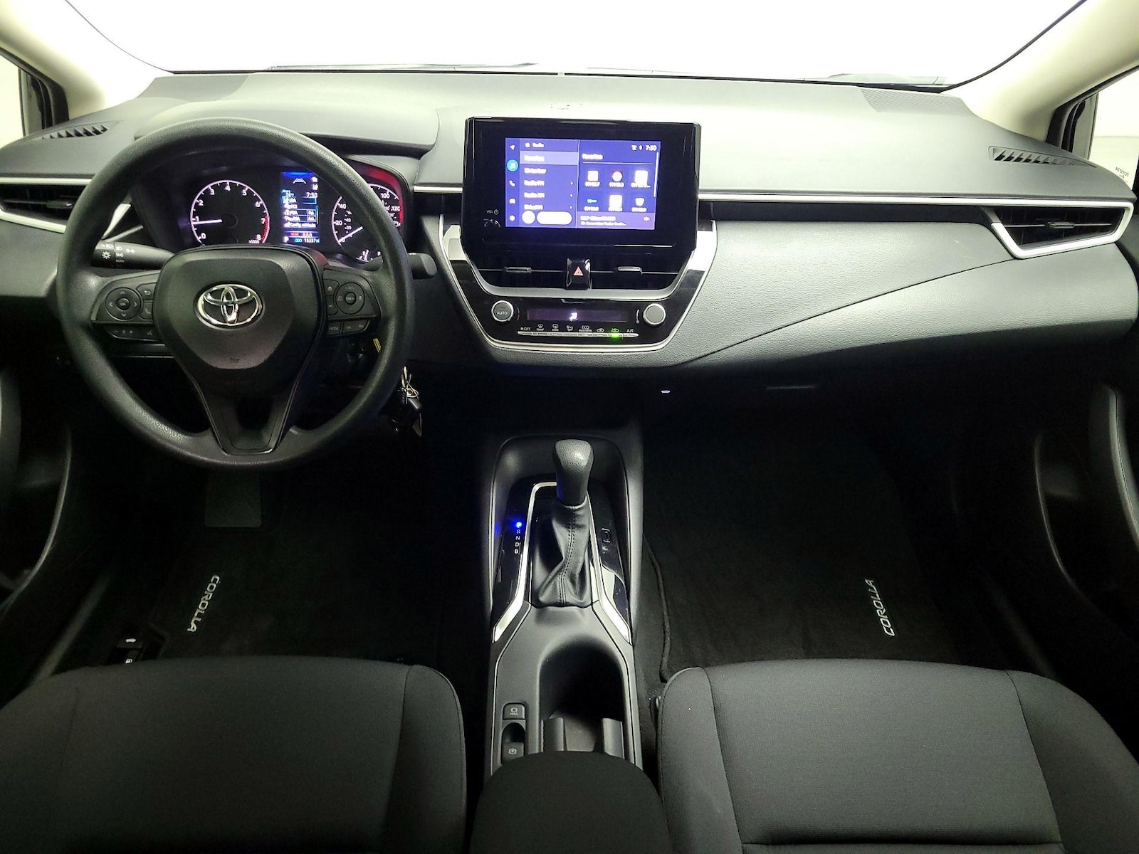 2025 Toyota Corolla LE - Photo 10