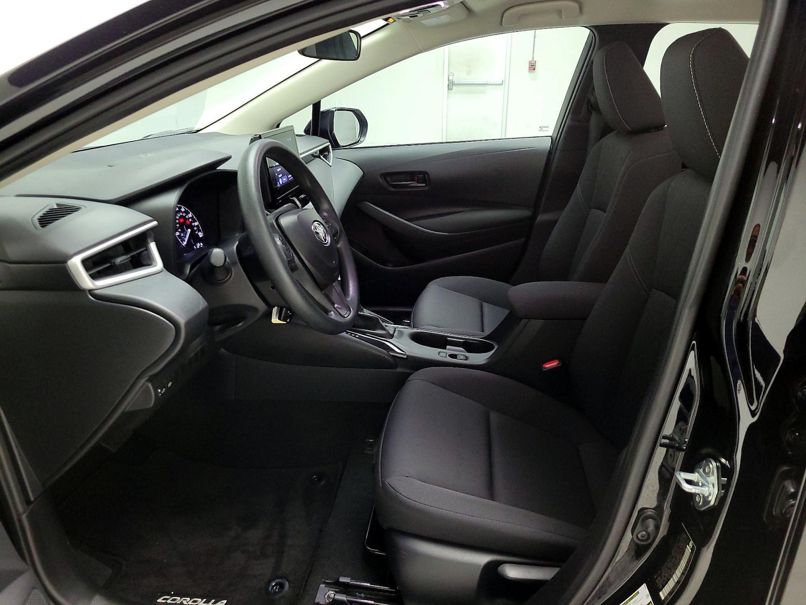 2025 Toyota Corolla LE - Photo 12