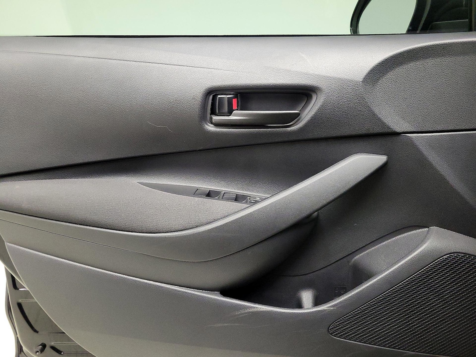 2025 Toyota Corolla LE - Photo 13