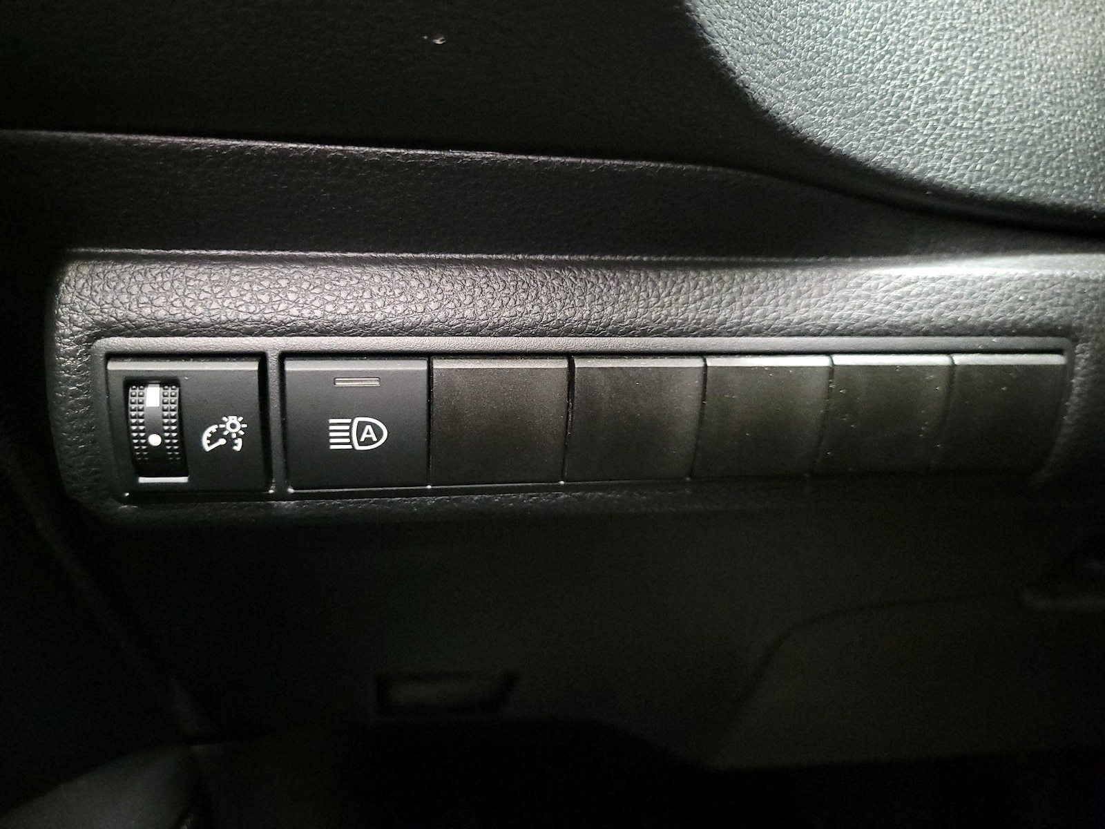 2025 Toyota Corolla LE - Photo 14