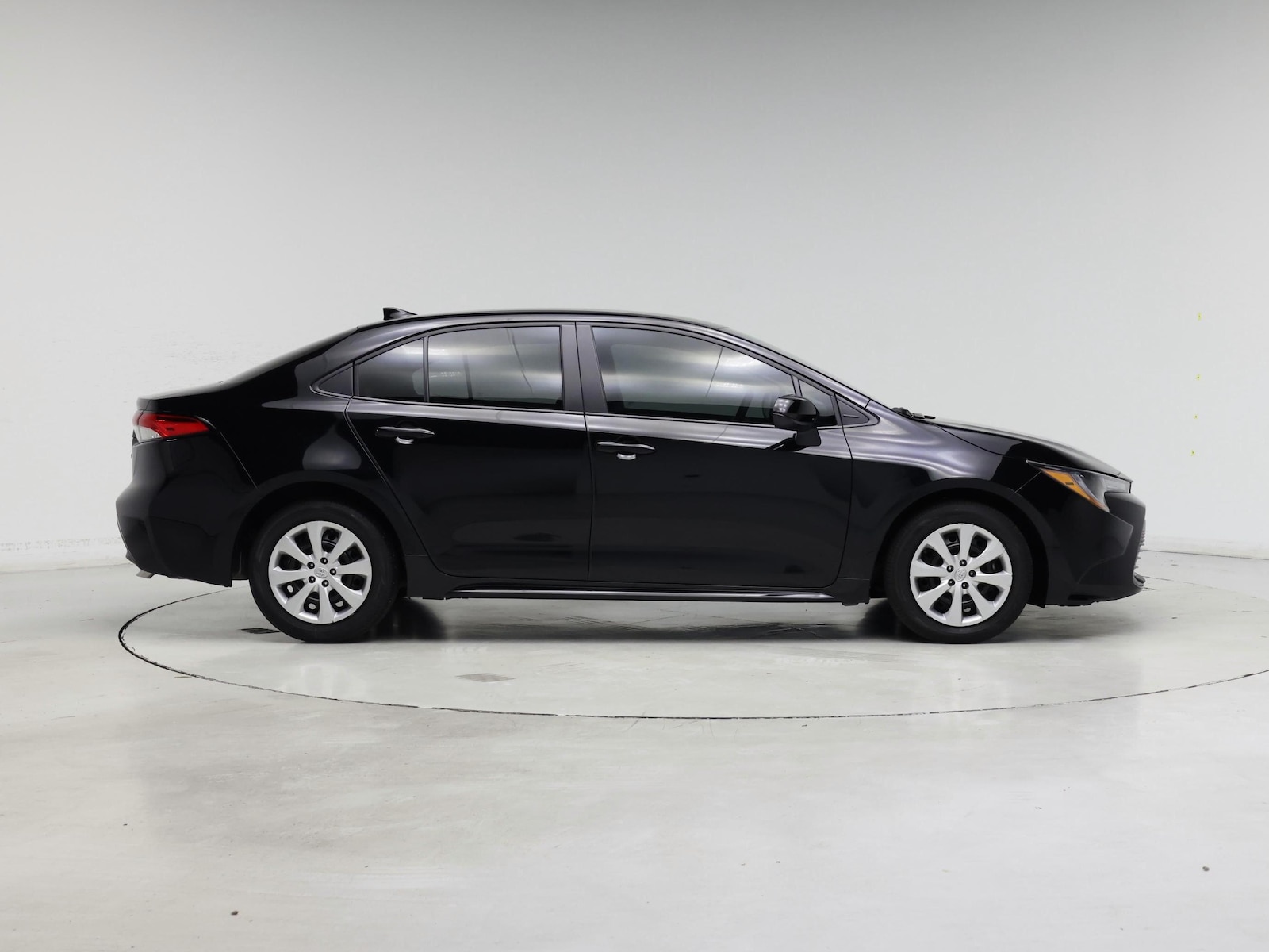 2025 Toyota Corolla LE - Photo 8