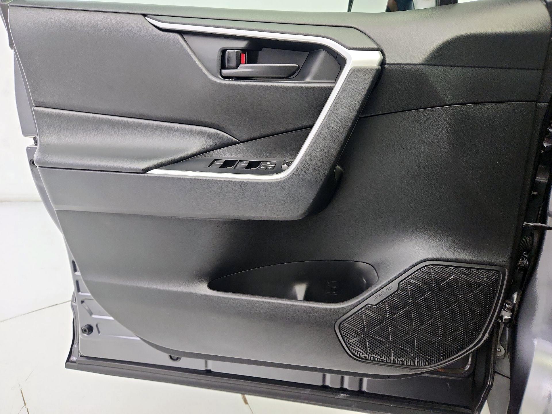 Thumbnail: 2020 Toyota RAV4 - 12