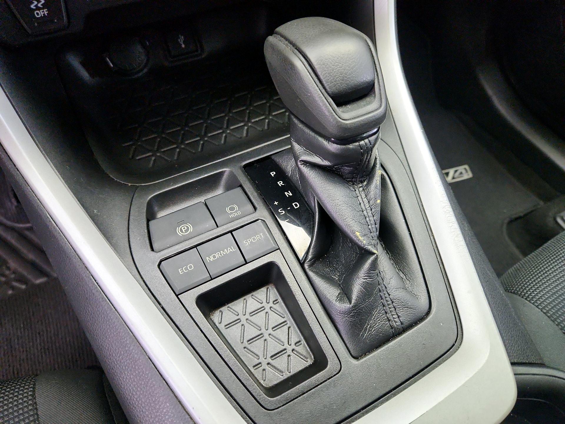 Thumbnail: 2020 Toyota RAV4 - 18