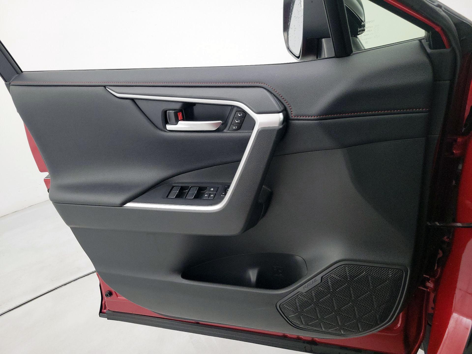 Thumbnail: 2021 Toyota RAV4 - 12