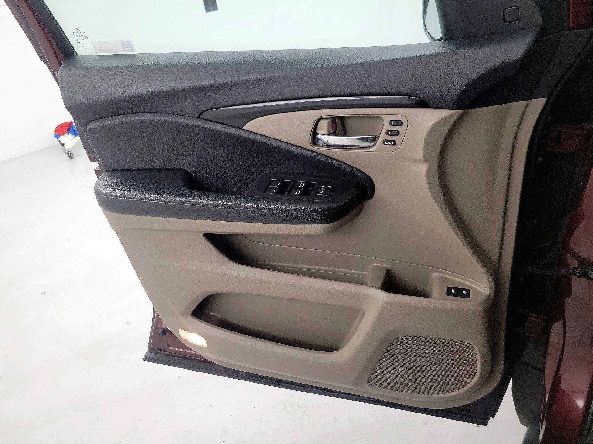 Thumbnail: 2018 Honda Pilot - 10