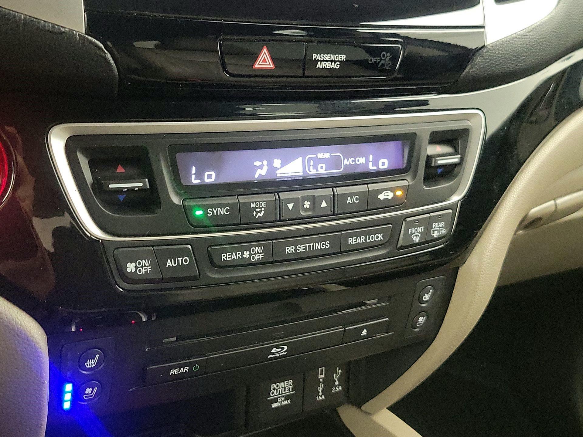 Thumbnail: 2018 Honda Pilot - 15