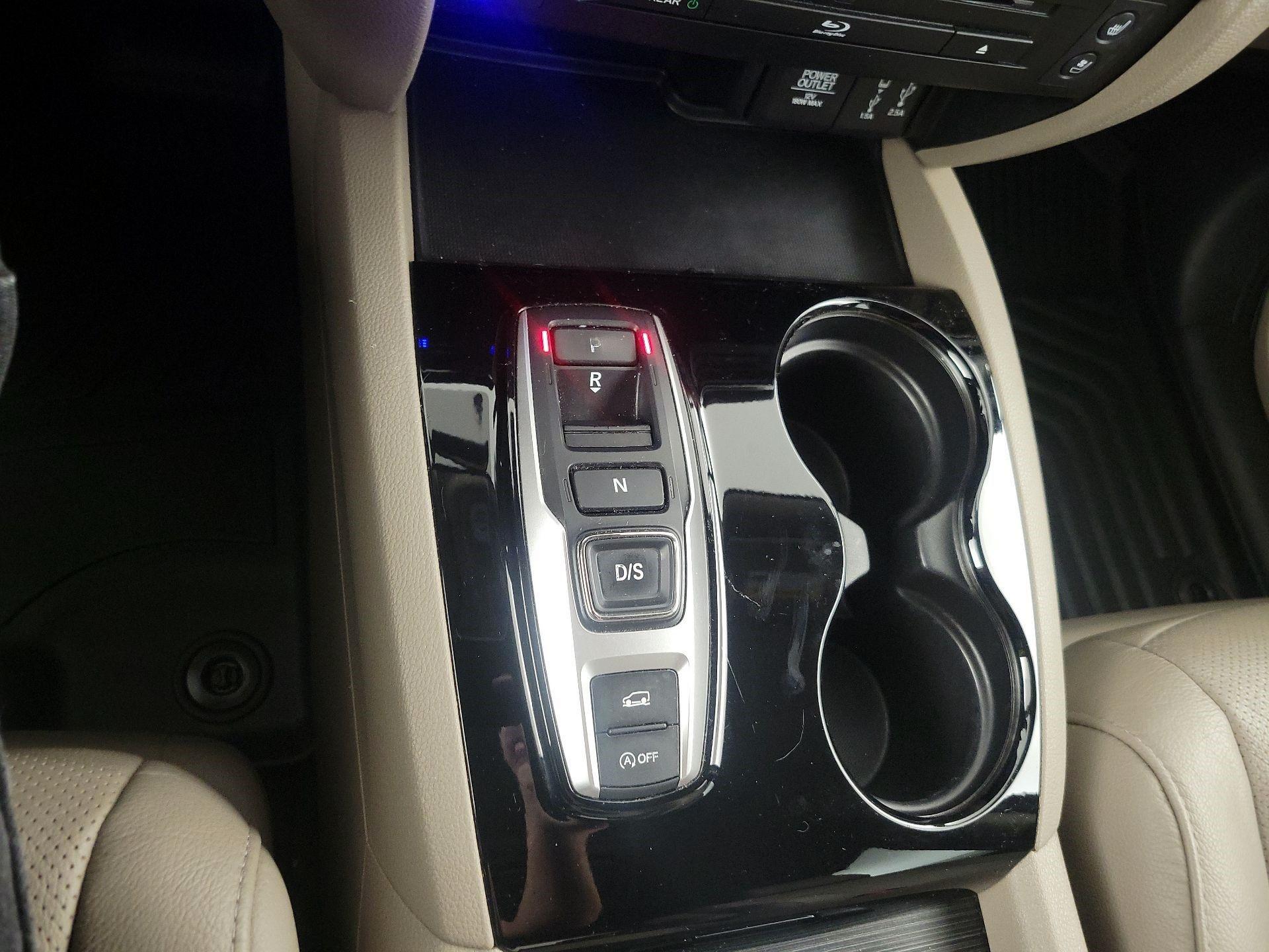 Thumbnail: 2018 Honda Pilot - 16