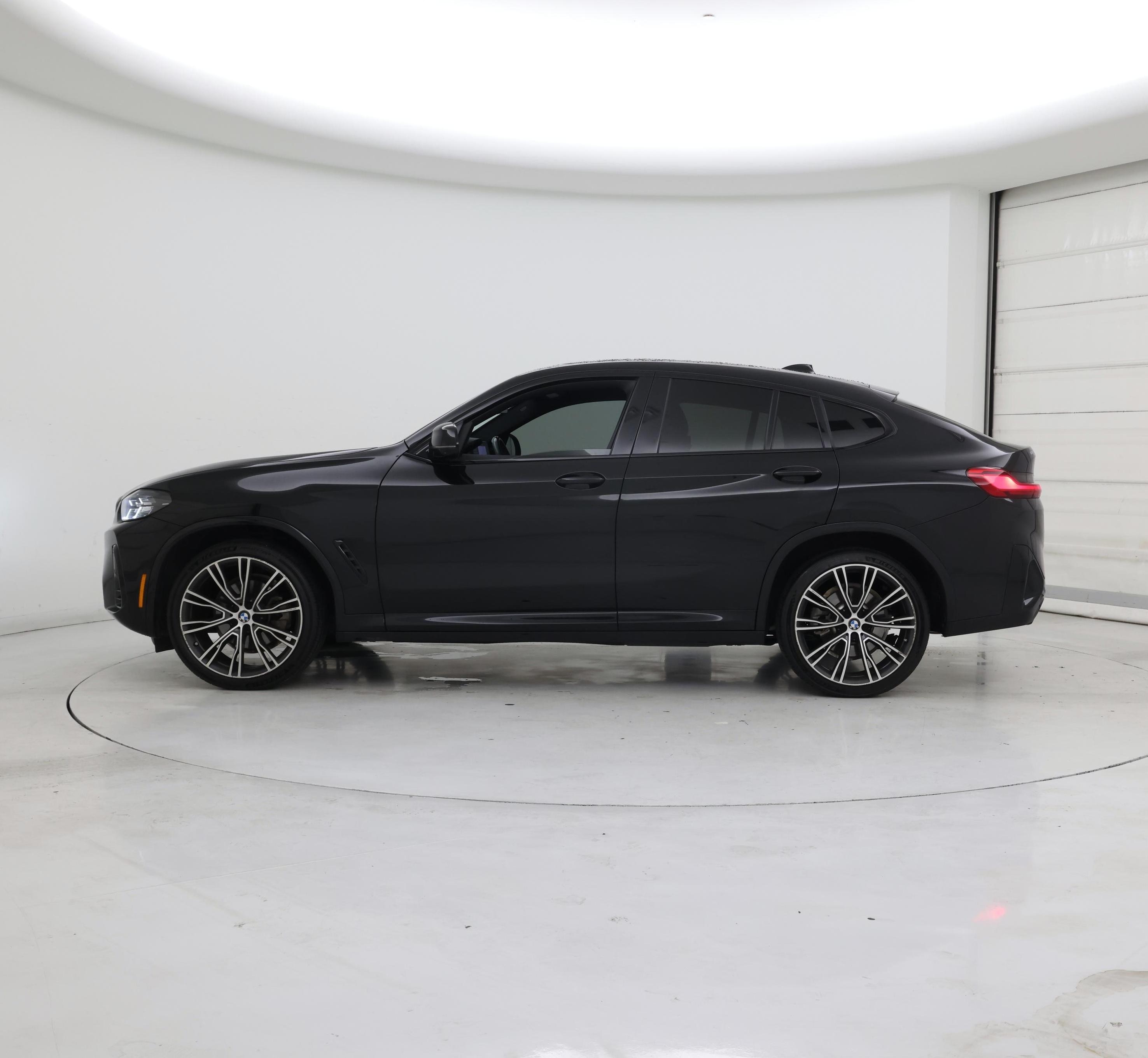 Thumbnail: 2023 BMW X4 - 3